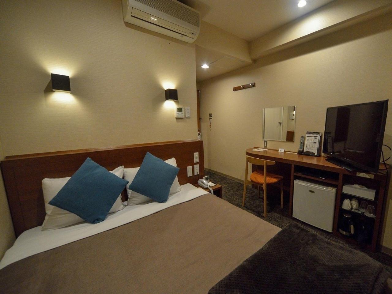 Single Room - Smoking photo 1