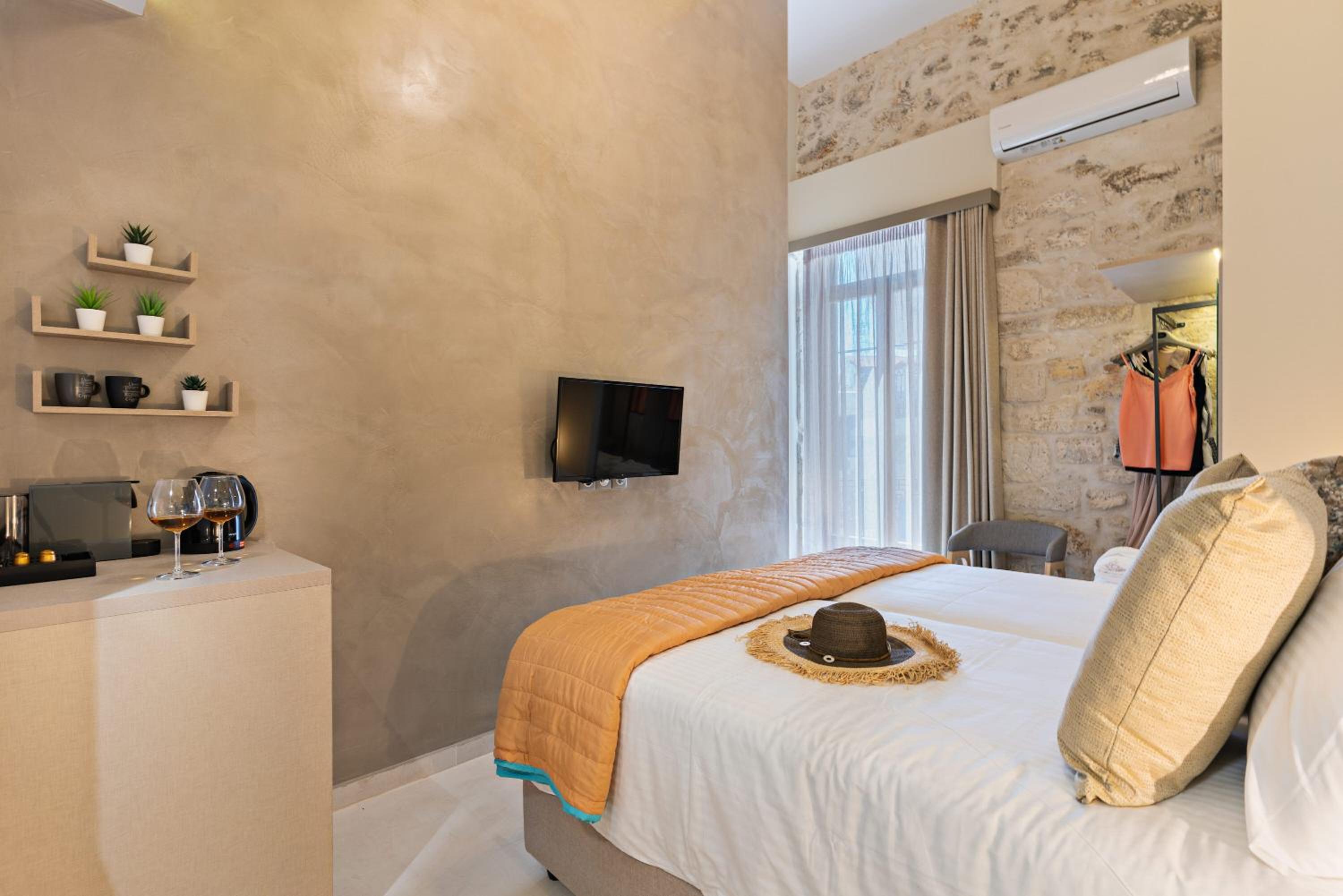 Deluxe Double or Twin Room with City View photo 2