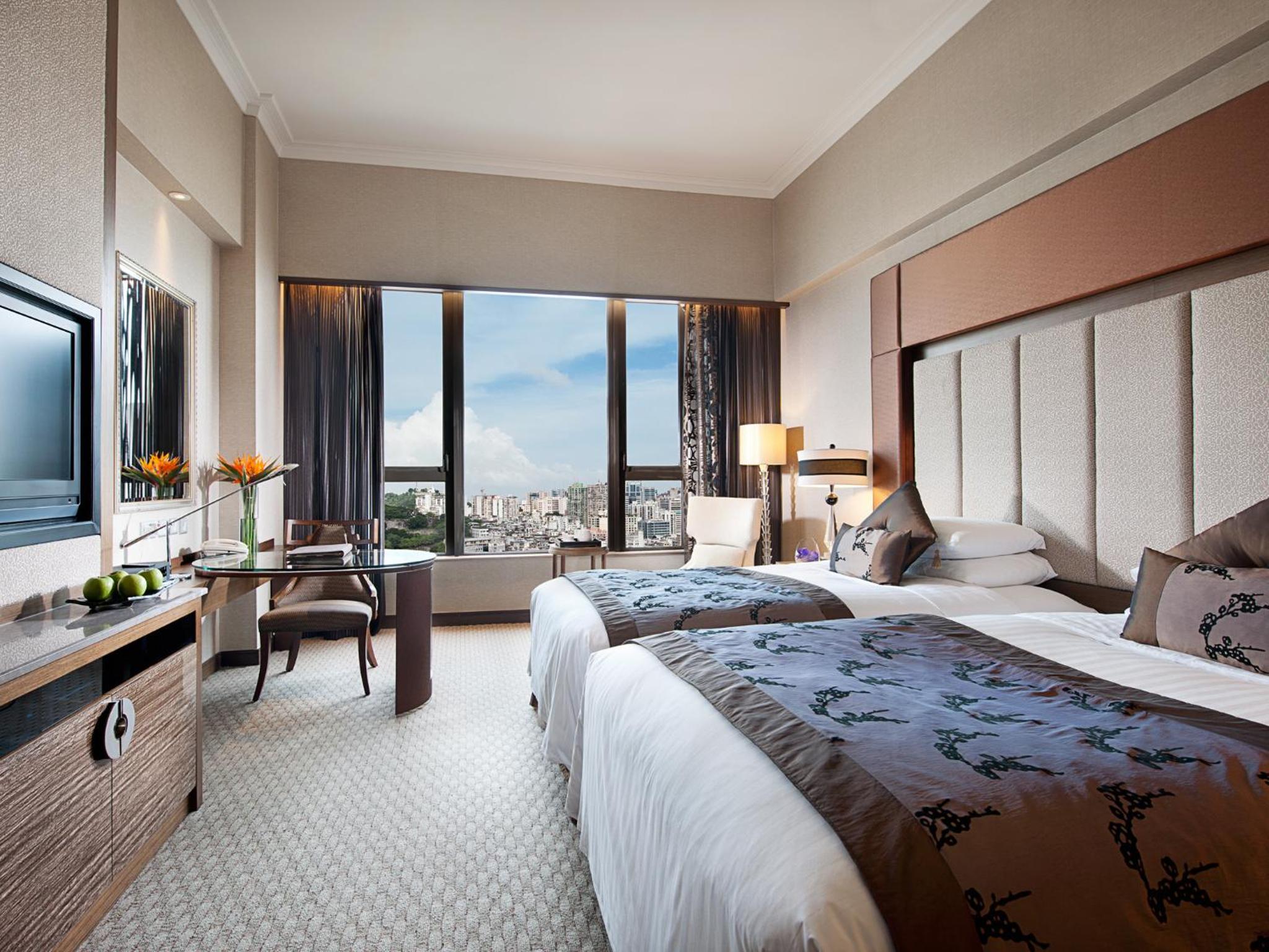 Superior Twin Room with City View - Photo 1