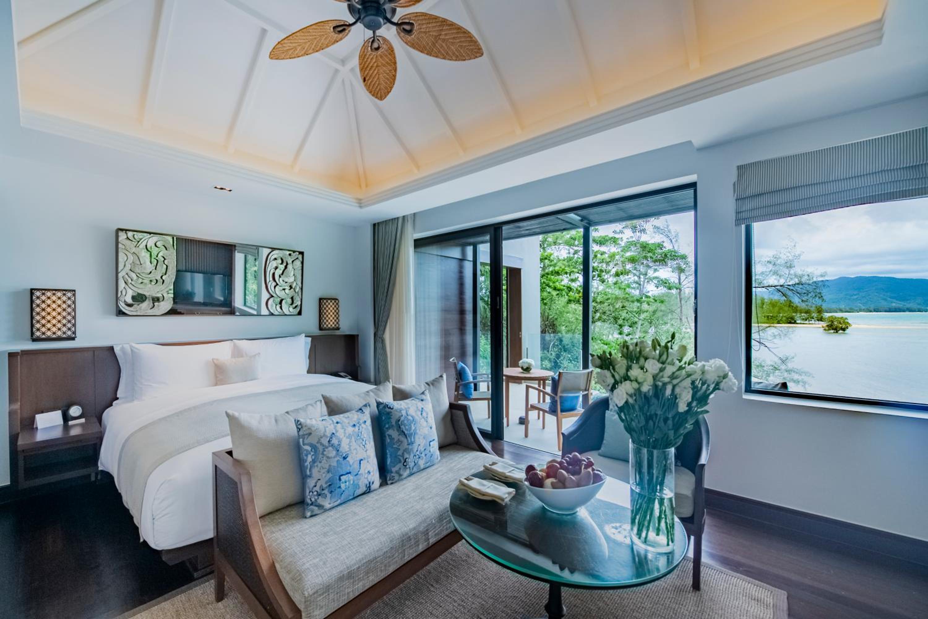 Two Bedroom Grand Sea View Pool Suite photo 2