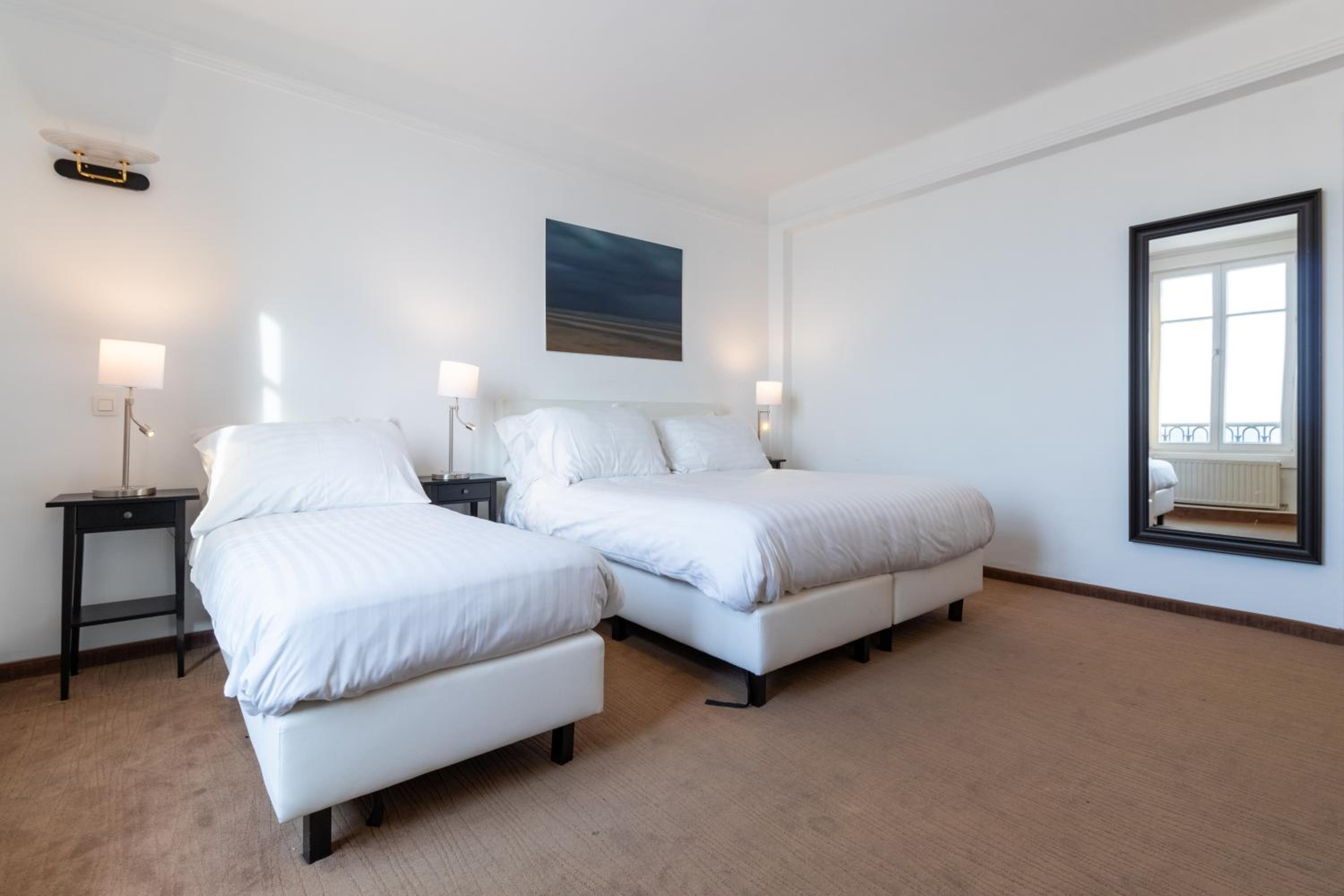 Classic Triple Room with Sea View - Photo 8