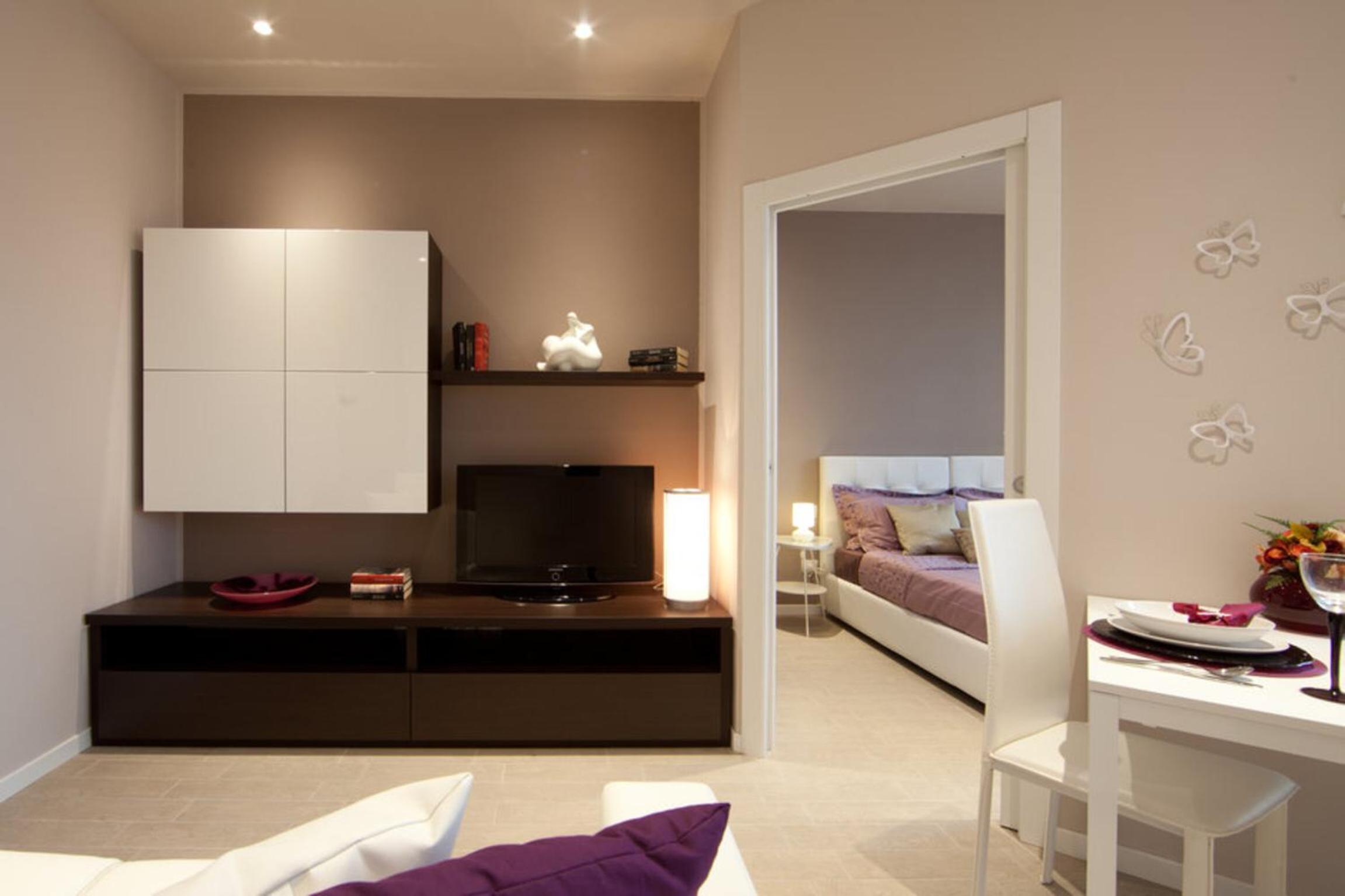 One-Bedroom Apartment with Free Parking photo 1