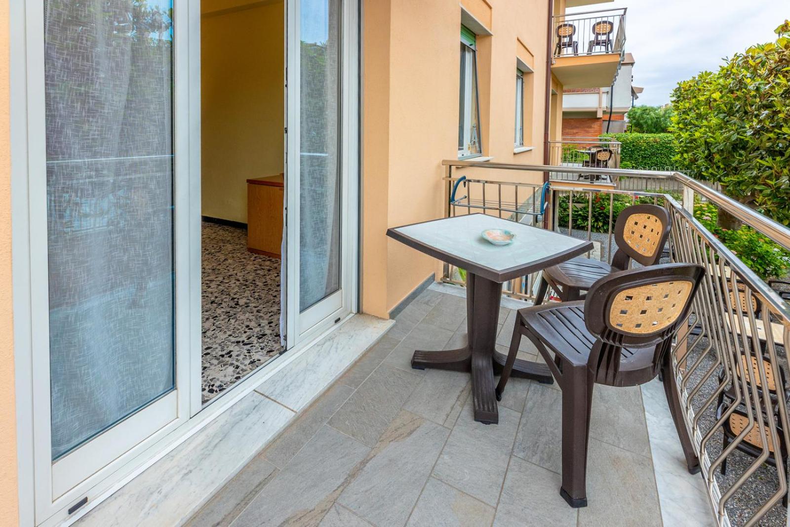 Double Room with Balcony - Photo 7