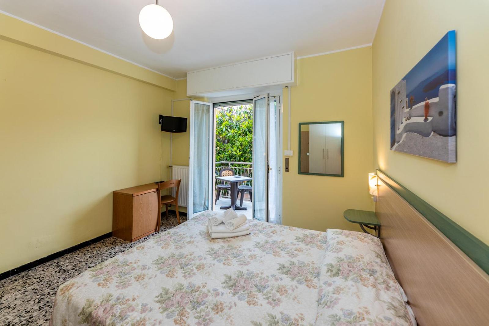 Double Room with Balcony - Photo 1
