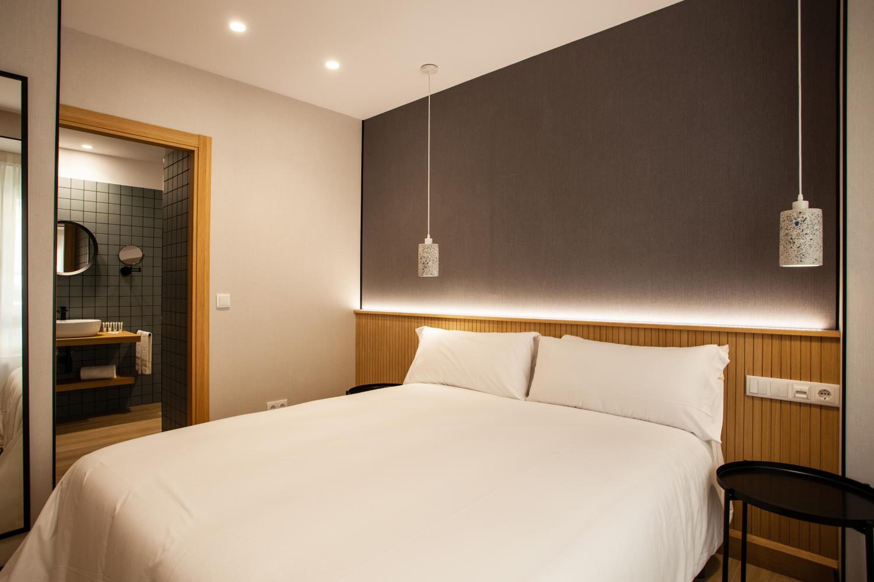 Standard Double or Twin Room - Photo 2