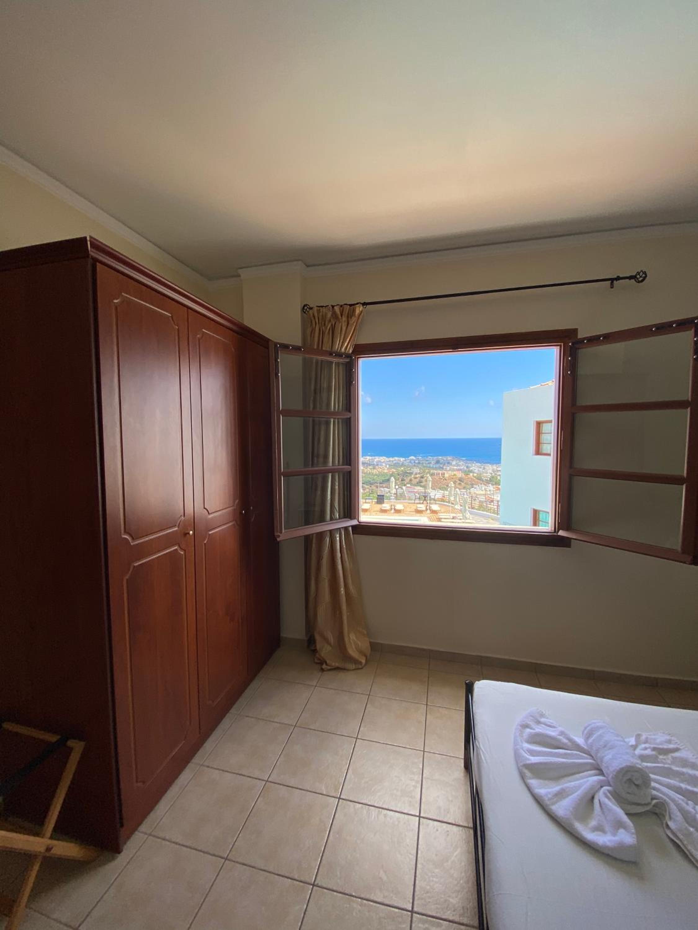 Junior Suite with Sea View (2 Adults) - Photo 6