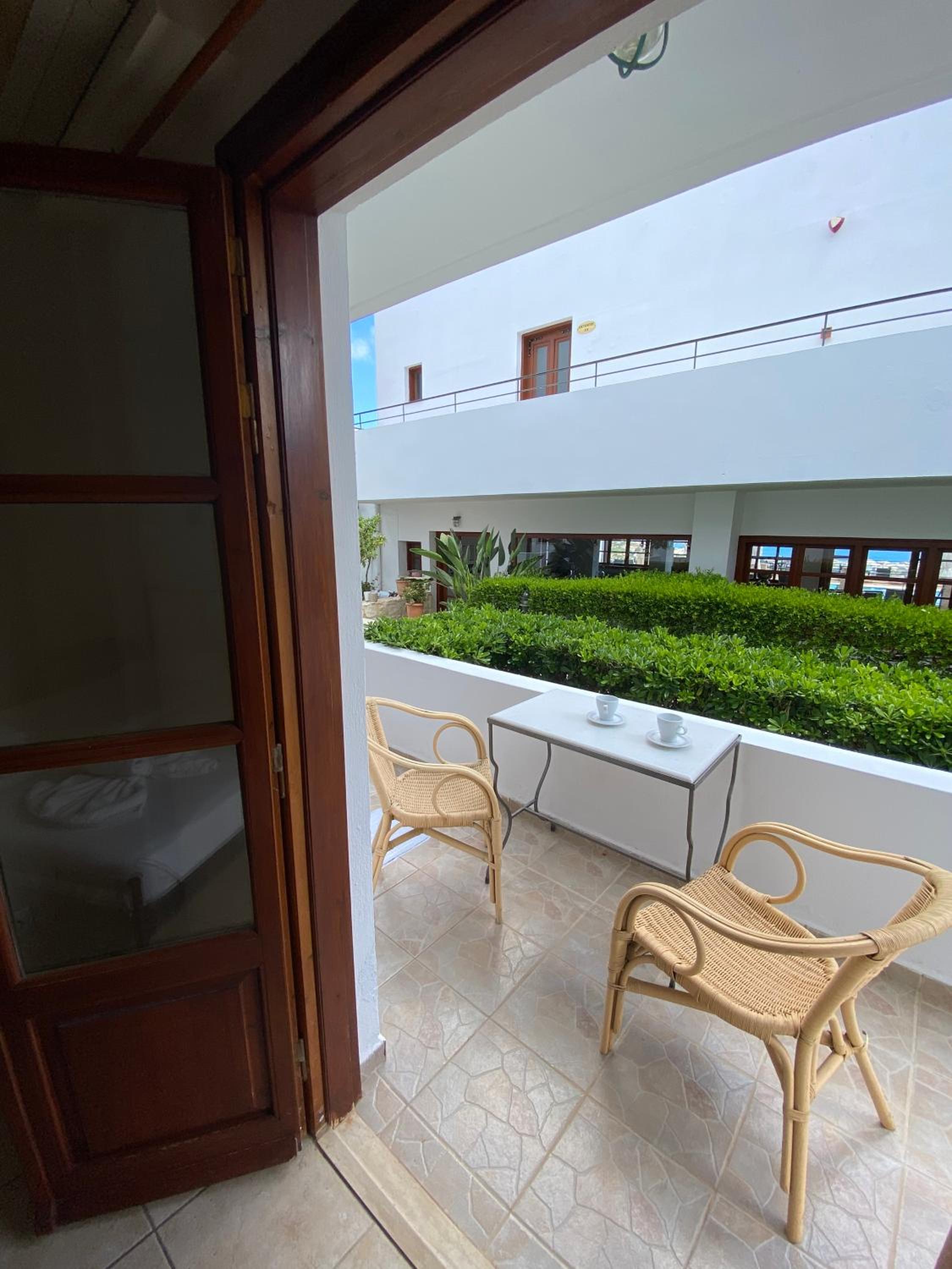 Junior Suite with Garden View (2 Adults) - Photo 2