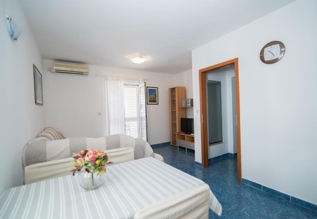 One Bedroom Apartment With Terrace