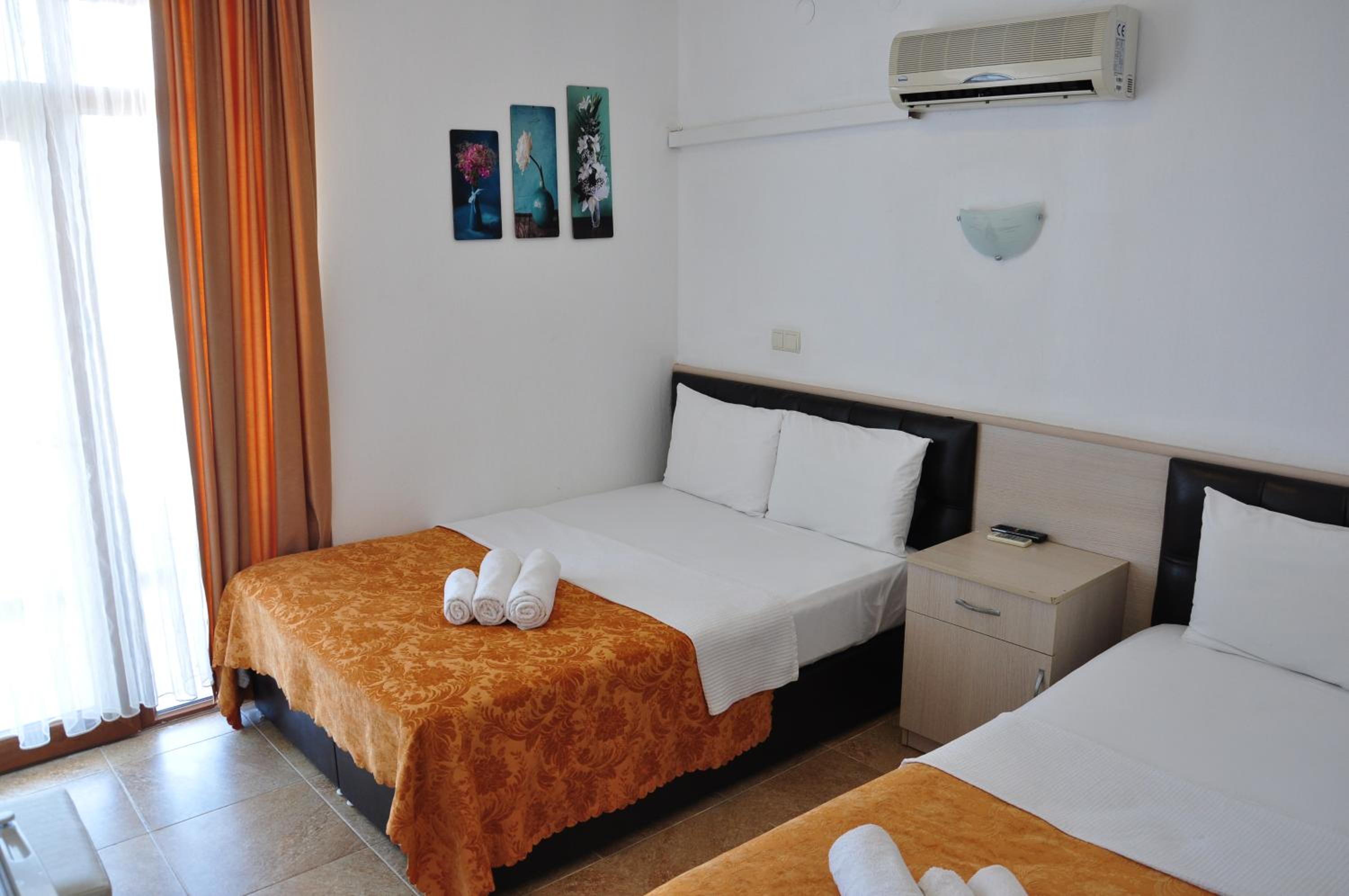 Standard Triple Room with Sea View photo 3