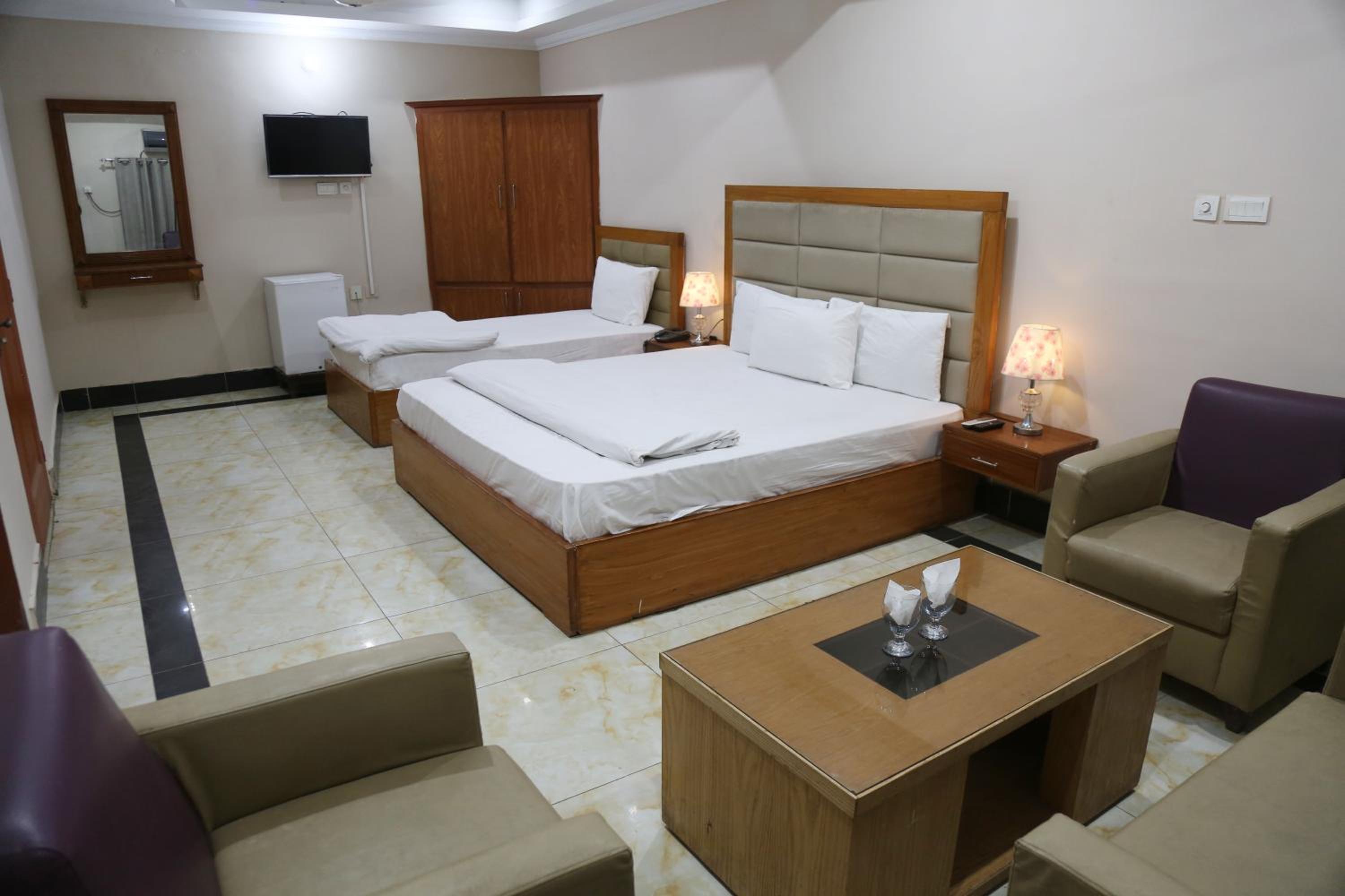 Deluxe Triple Room - Photo 7