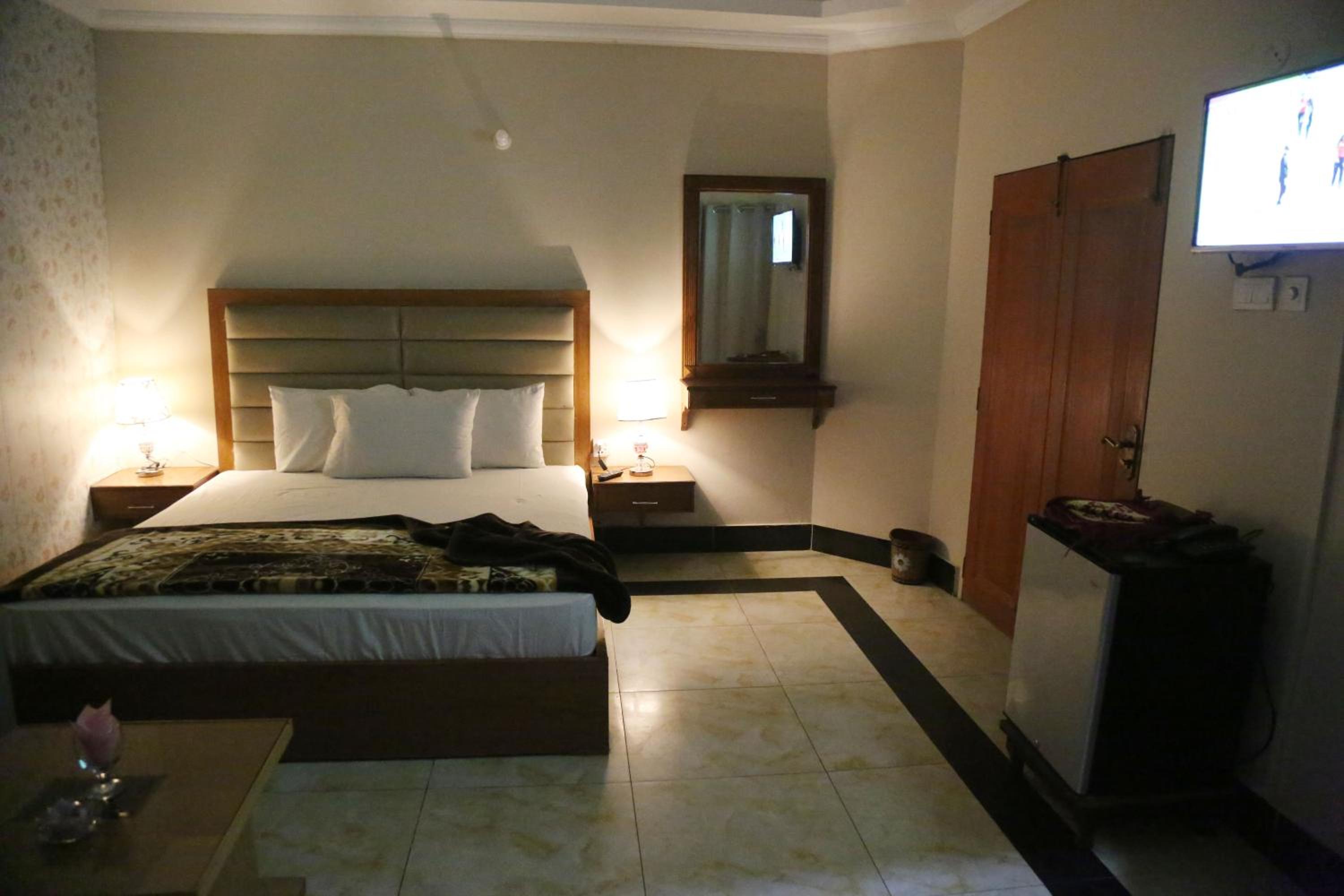 Deluxe Double Room - Photo 12