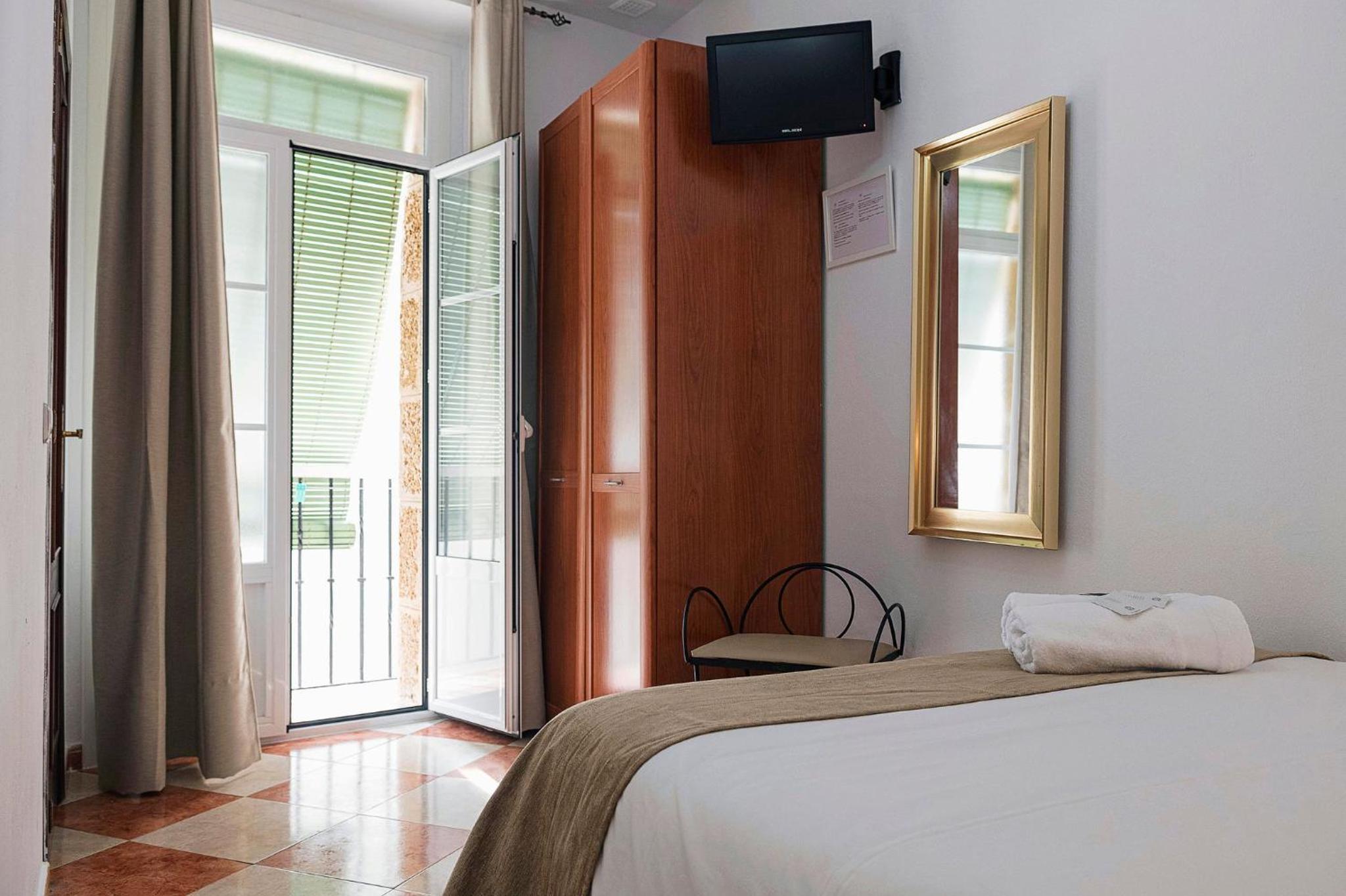 Double Room with Private Bathroom photo 2