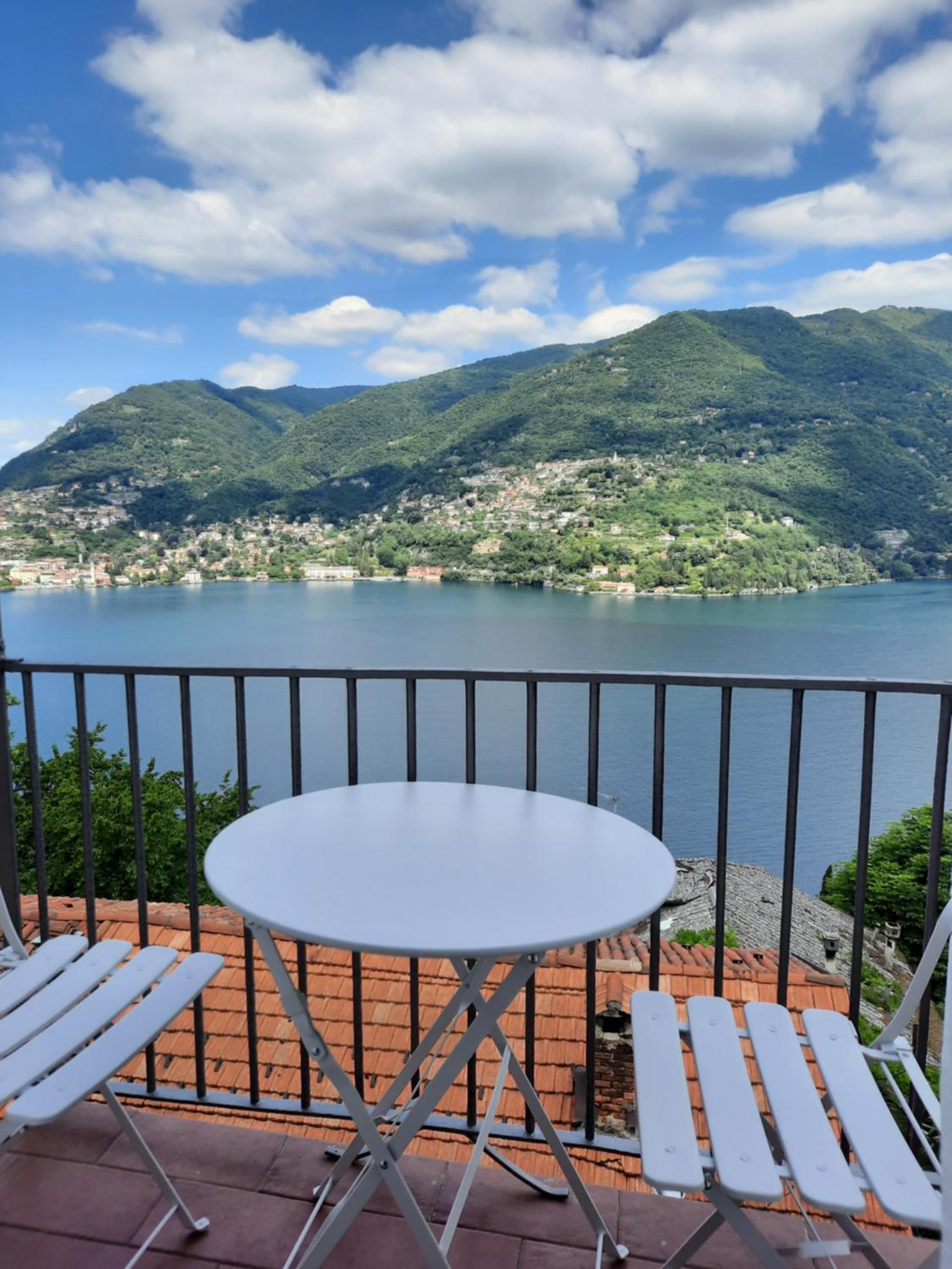 Apartment with Lake View - Photo 3