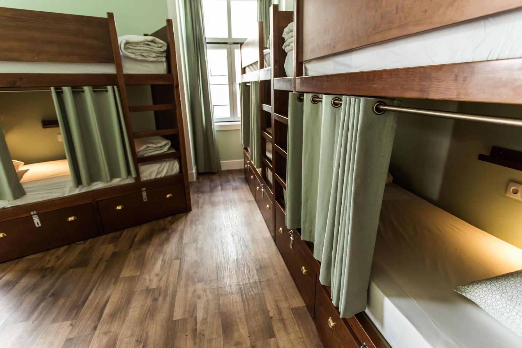 Bed in 6-Bed Female Dormitory Room photo 1