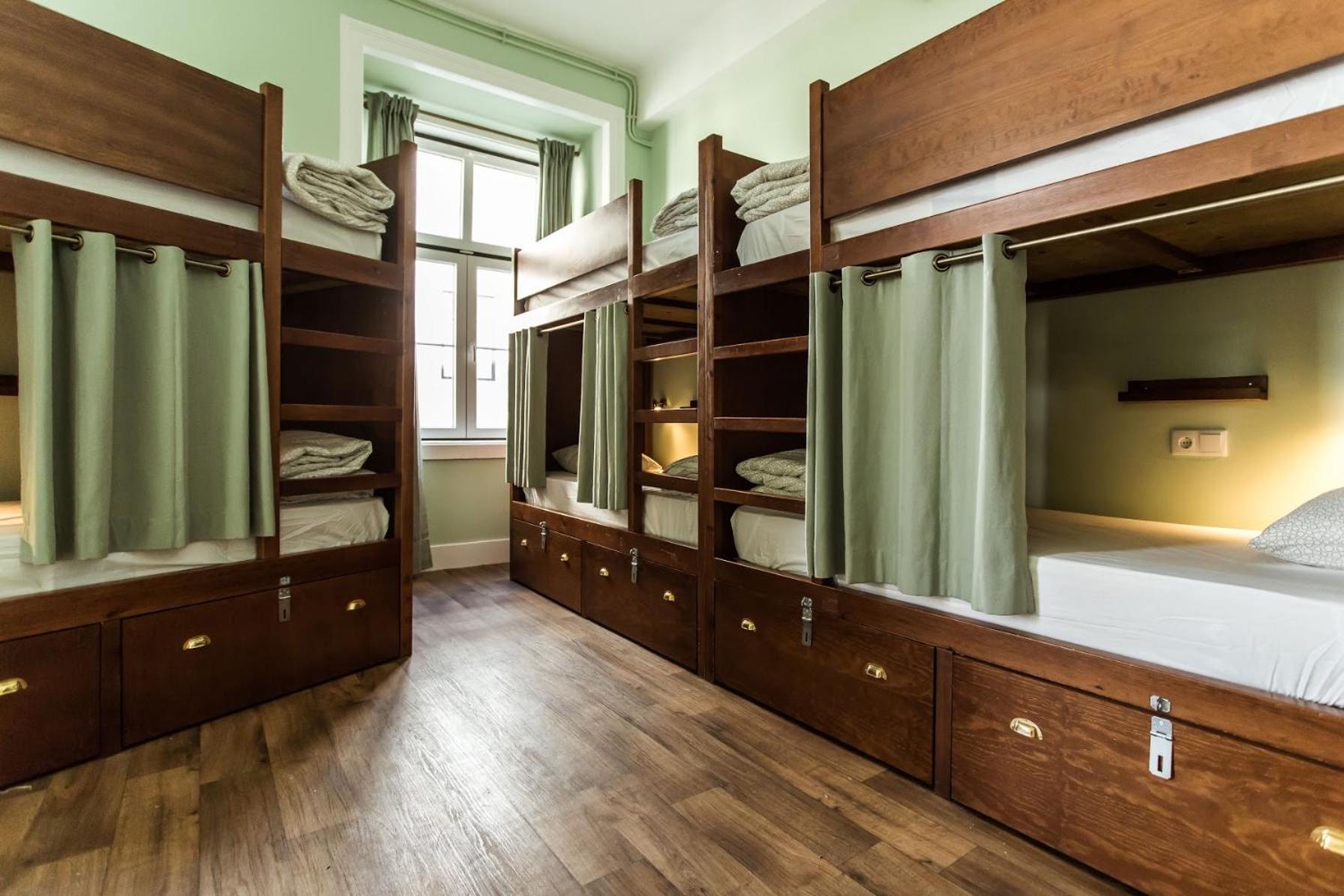 Bed in 6-Bed Female Dormitory Room photo 2