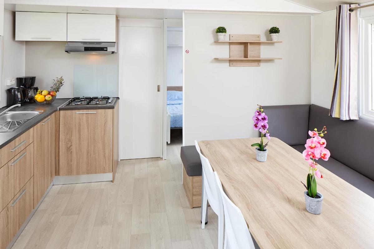 Stacaravan 6 personen (3 slaapkamers) photo 3