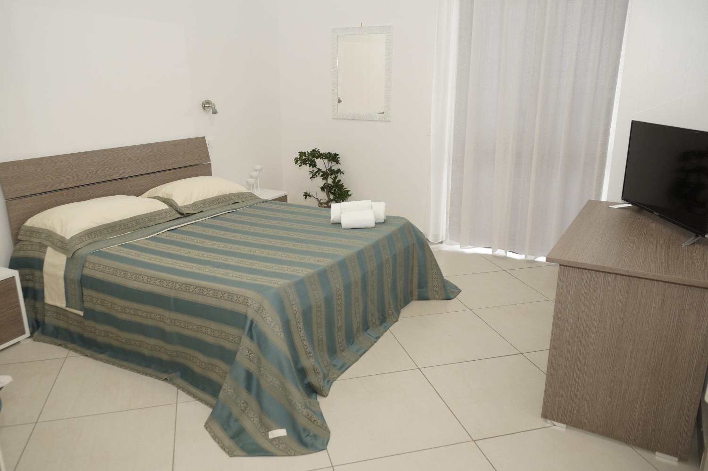 Deluxe Double Room with Sea View photo 2
