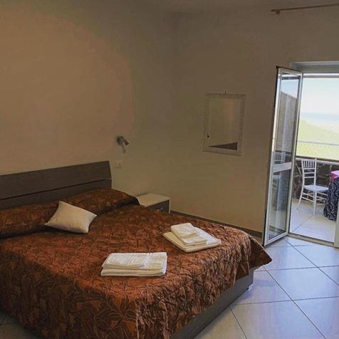 Deluxe Double Room with Sea View photo 3