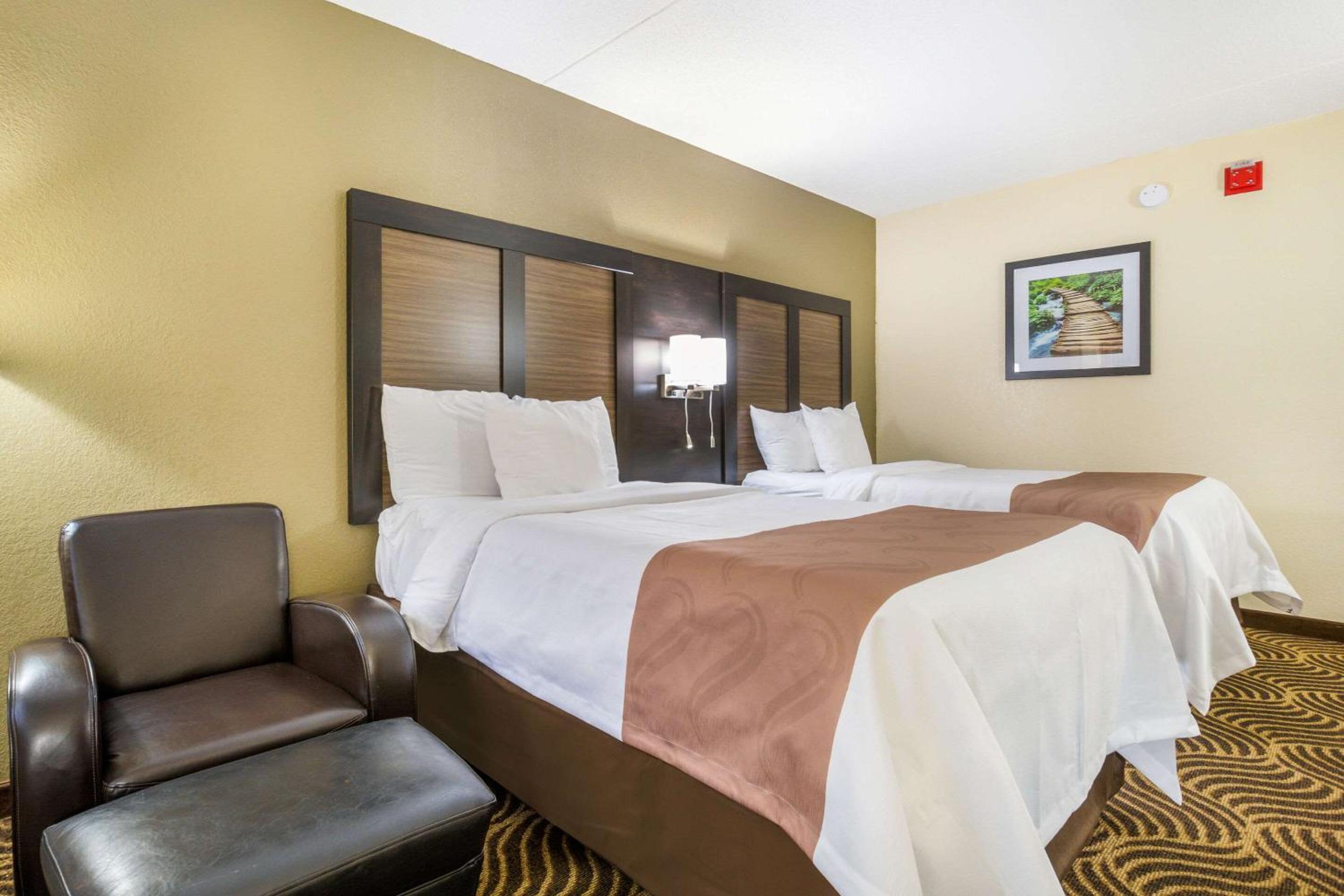Double Room with Two Double Beds - Accessible/Non-Smoking - Photo 4