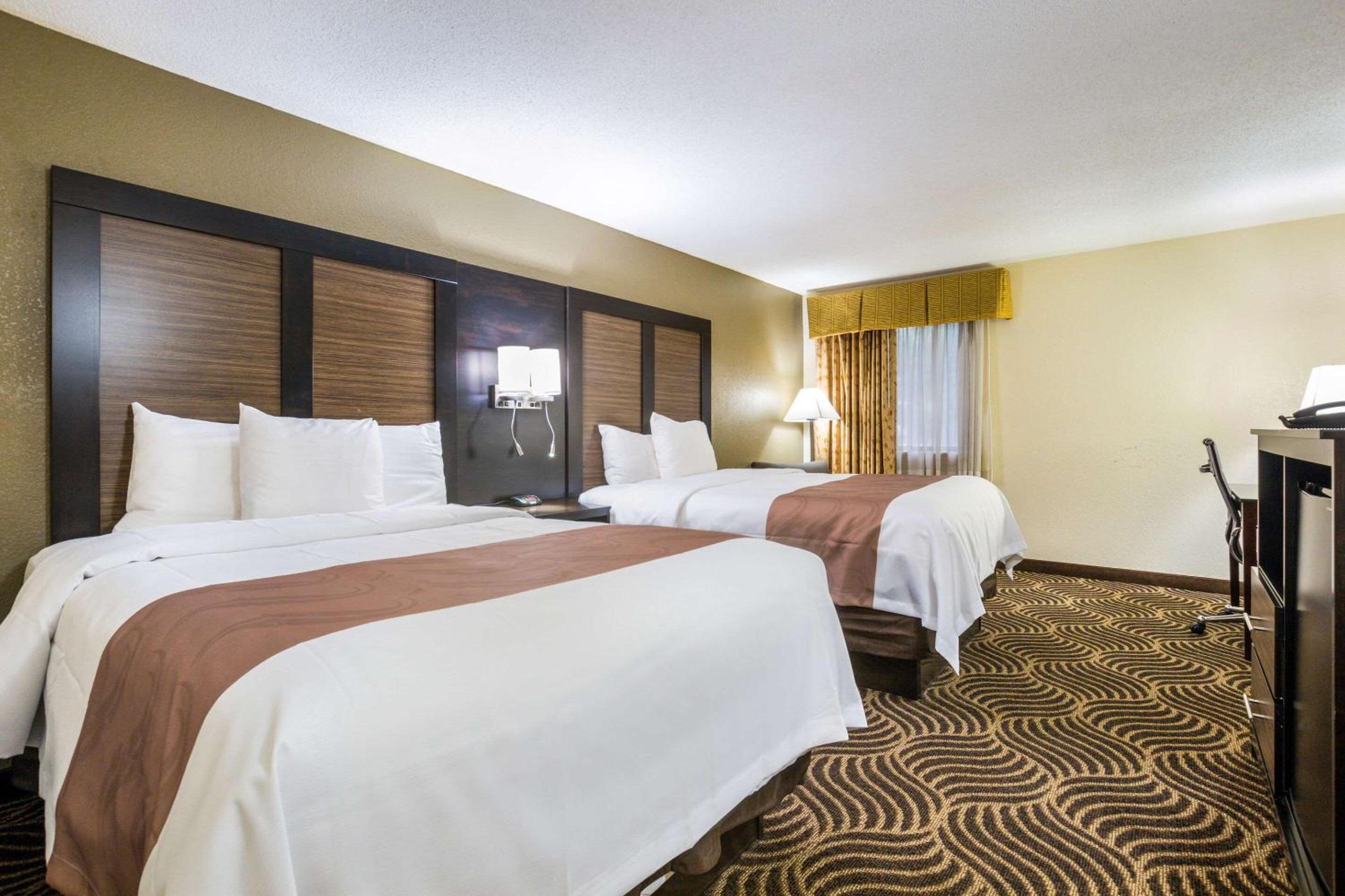 Standard Room with Two Double Beds - Non-Smoking - Photo 6