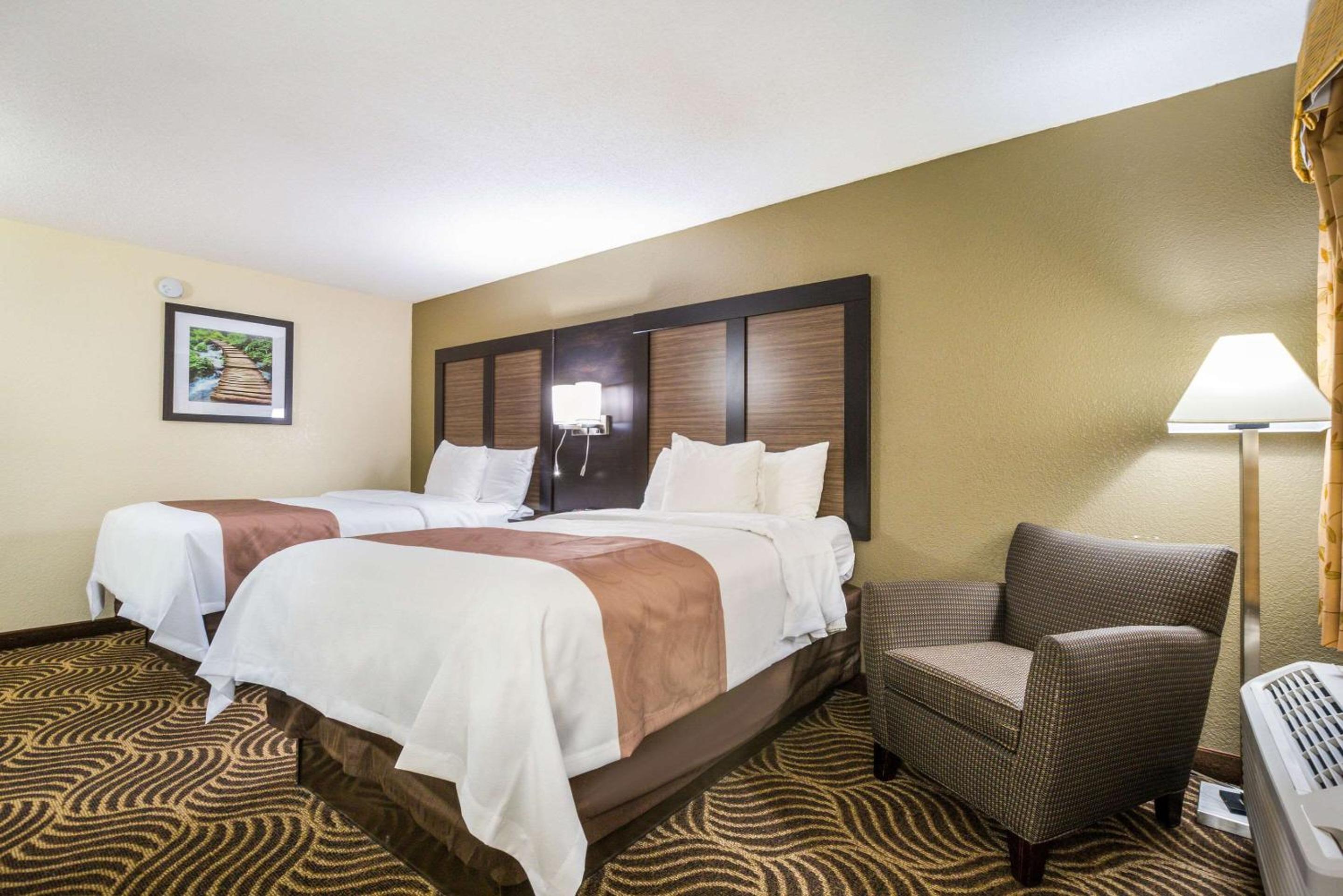 Standard Room with Two Double Beds - Non-Smoking - Photo 2