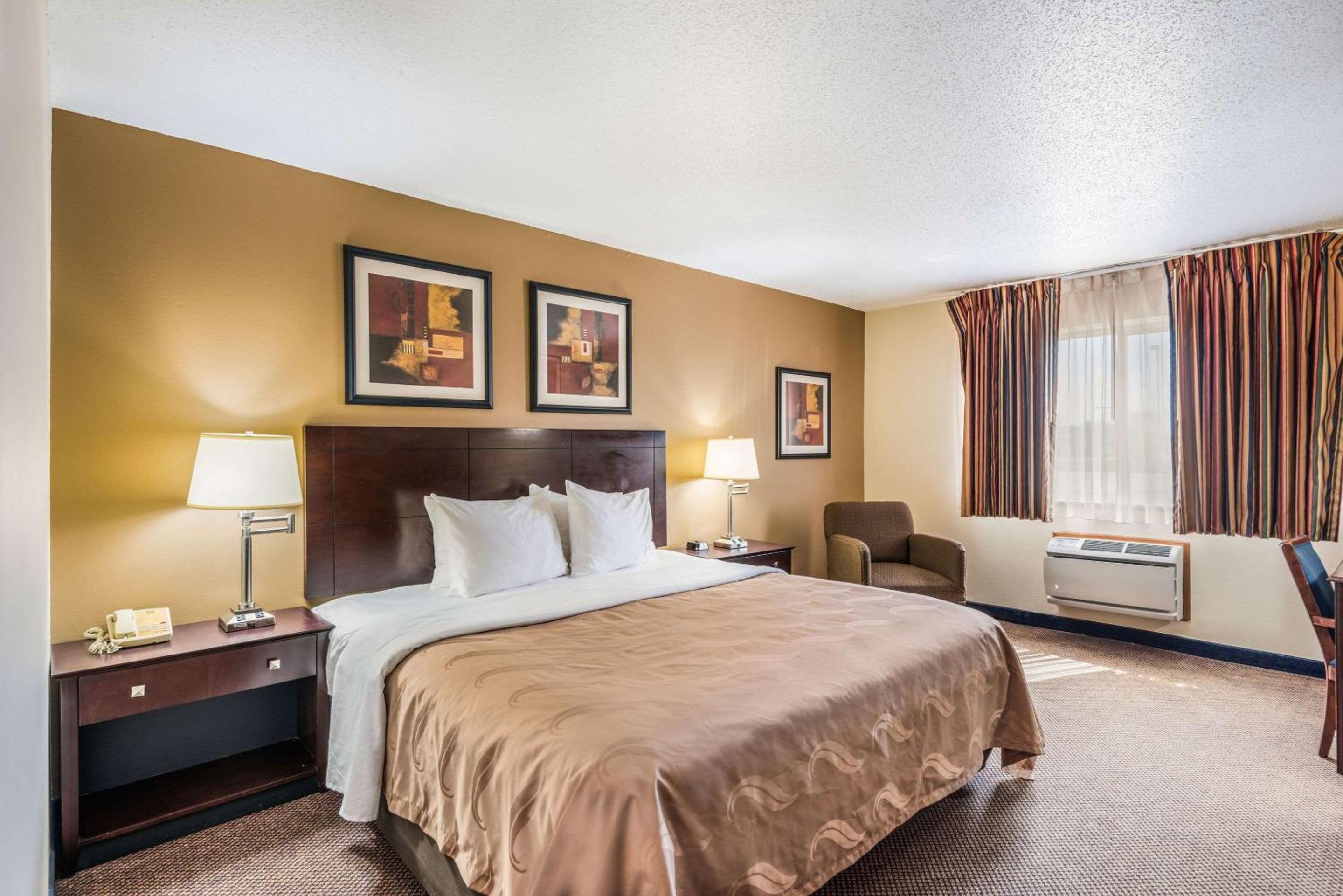 King Room - Accessible/Non-Smoking - Photo 3