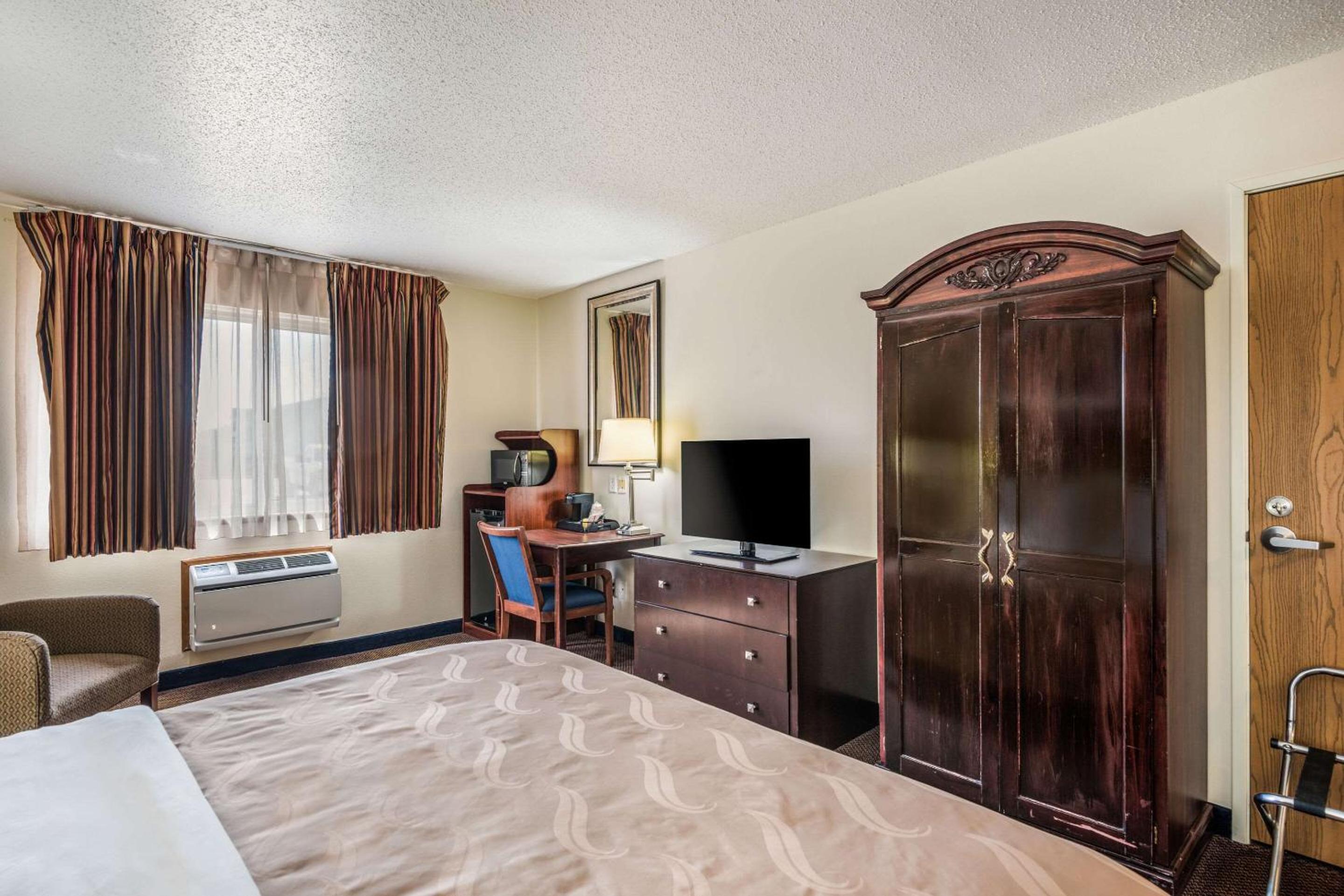 King Room - Accessible/Non-Smoking - Photo 4