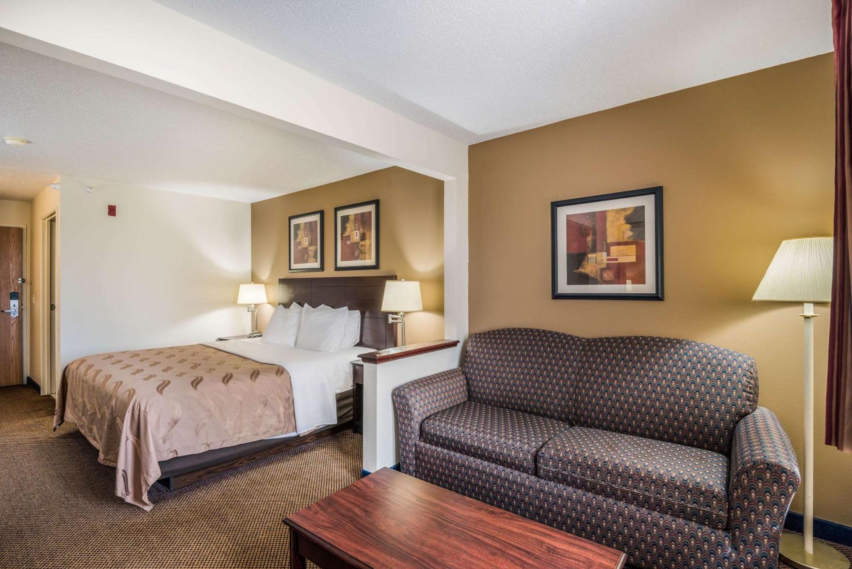 King Room - Non-Smoking - Photo 3