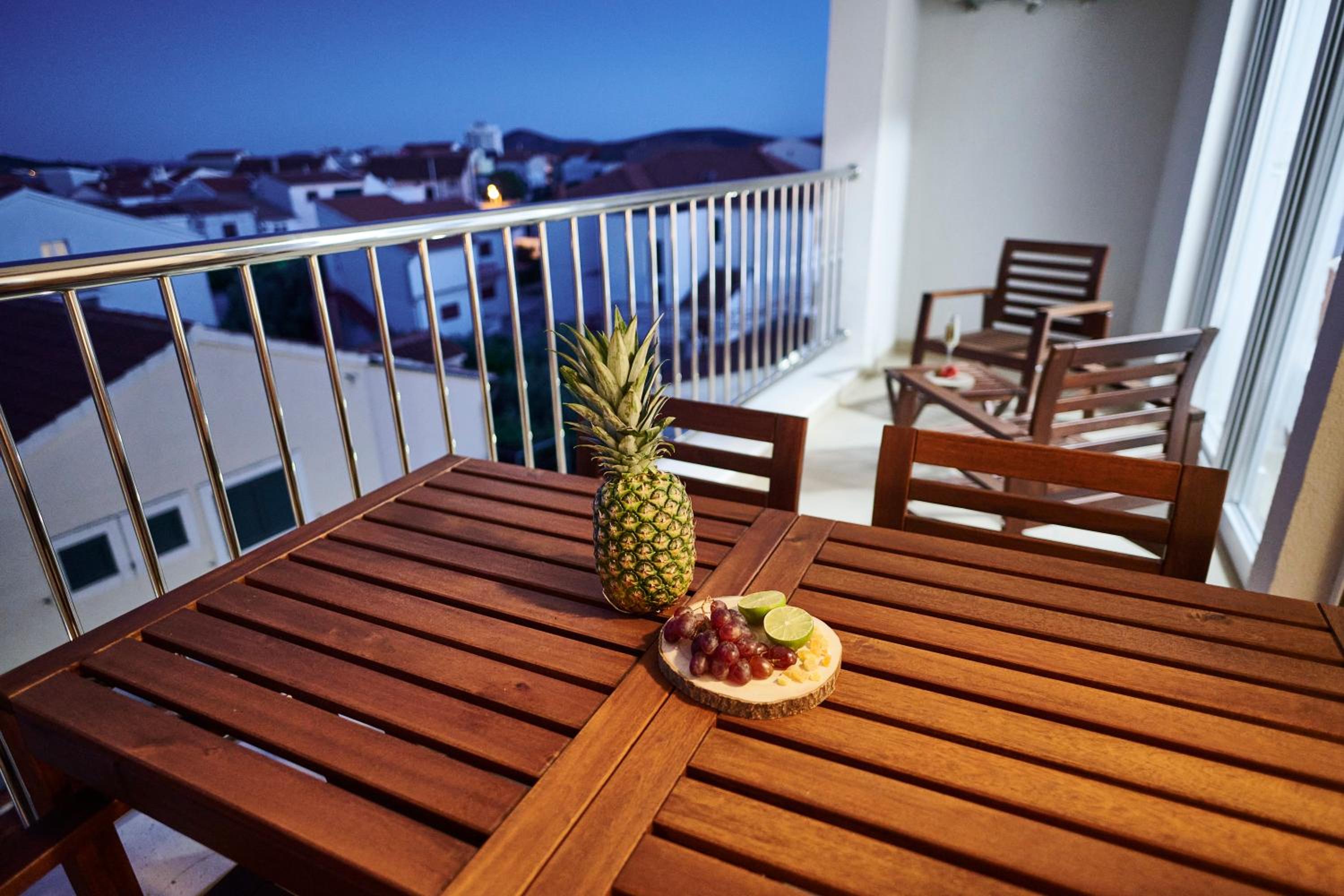 Studio Apartment with Balcony - Photo 7