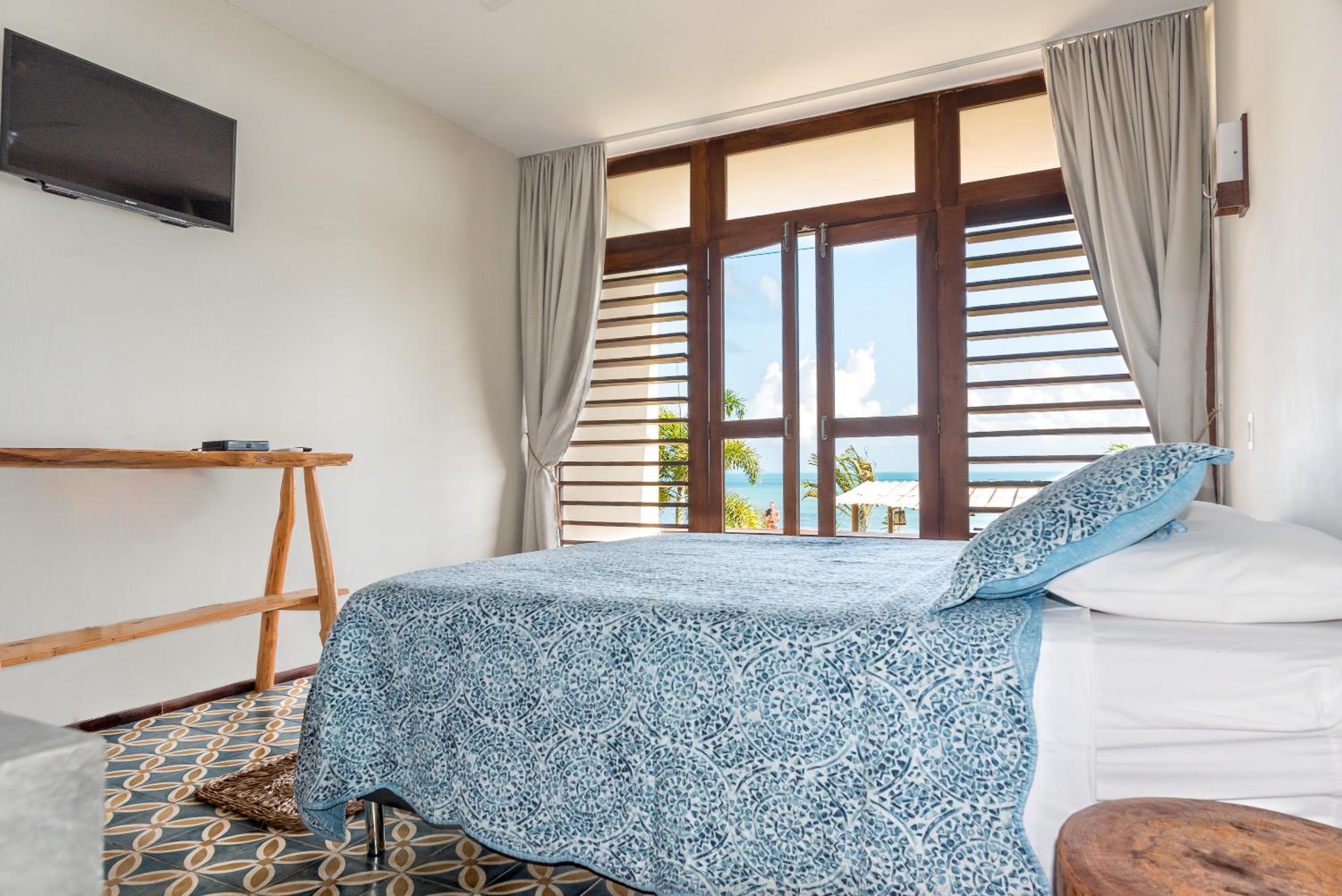 Double Room with Balcony and Sea View - Photo 1