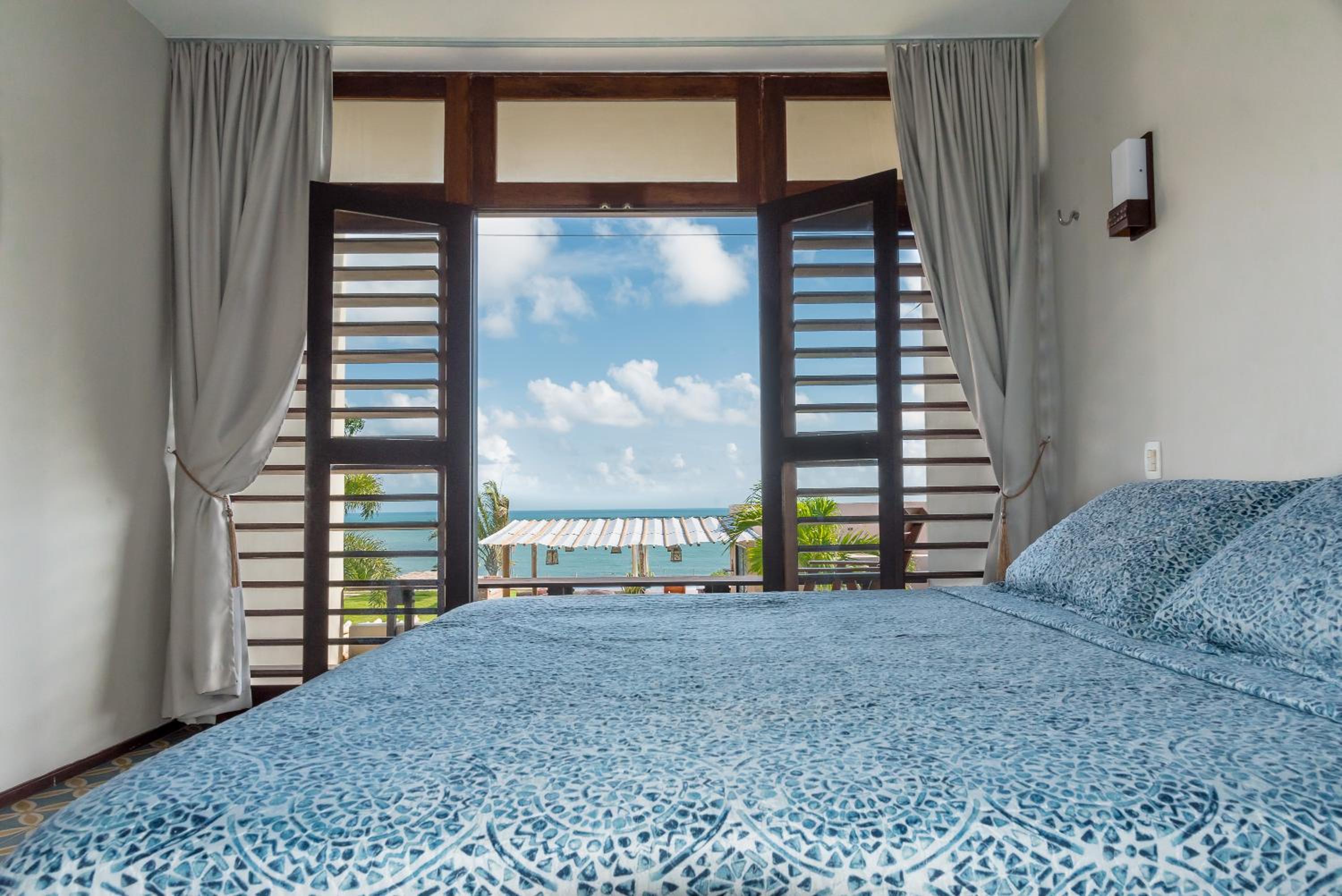 Double Room with Balcony and Sea View - Photo 4
