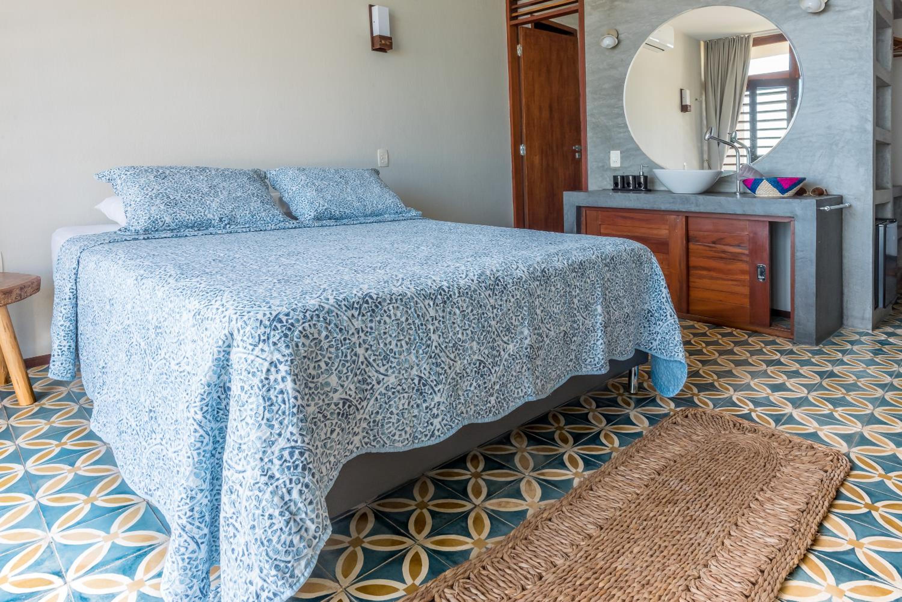 Double Room with Balcony and Sea View - Photo 9