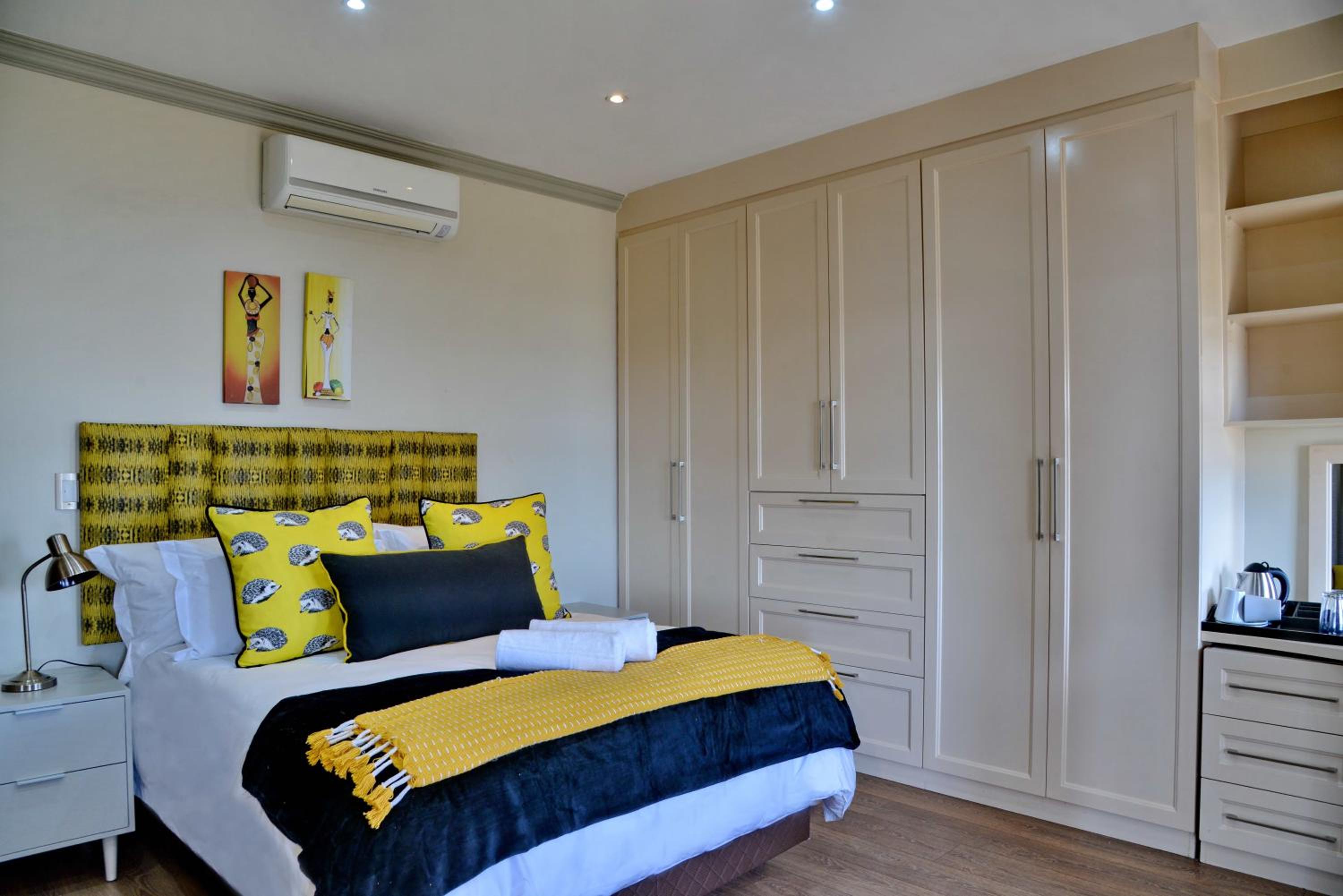 Deluxe Double Room - Photo 9
