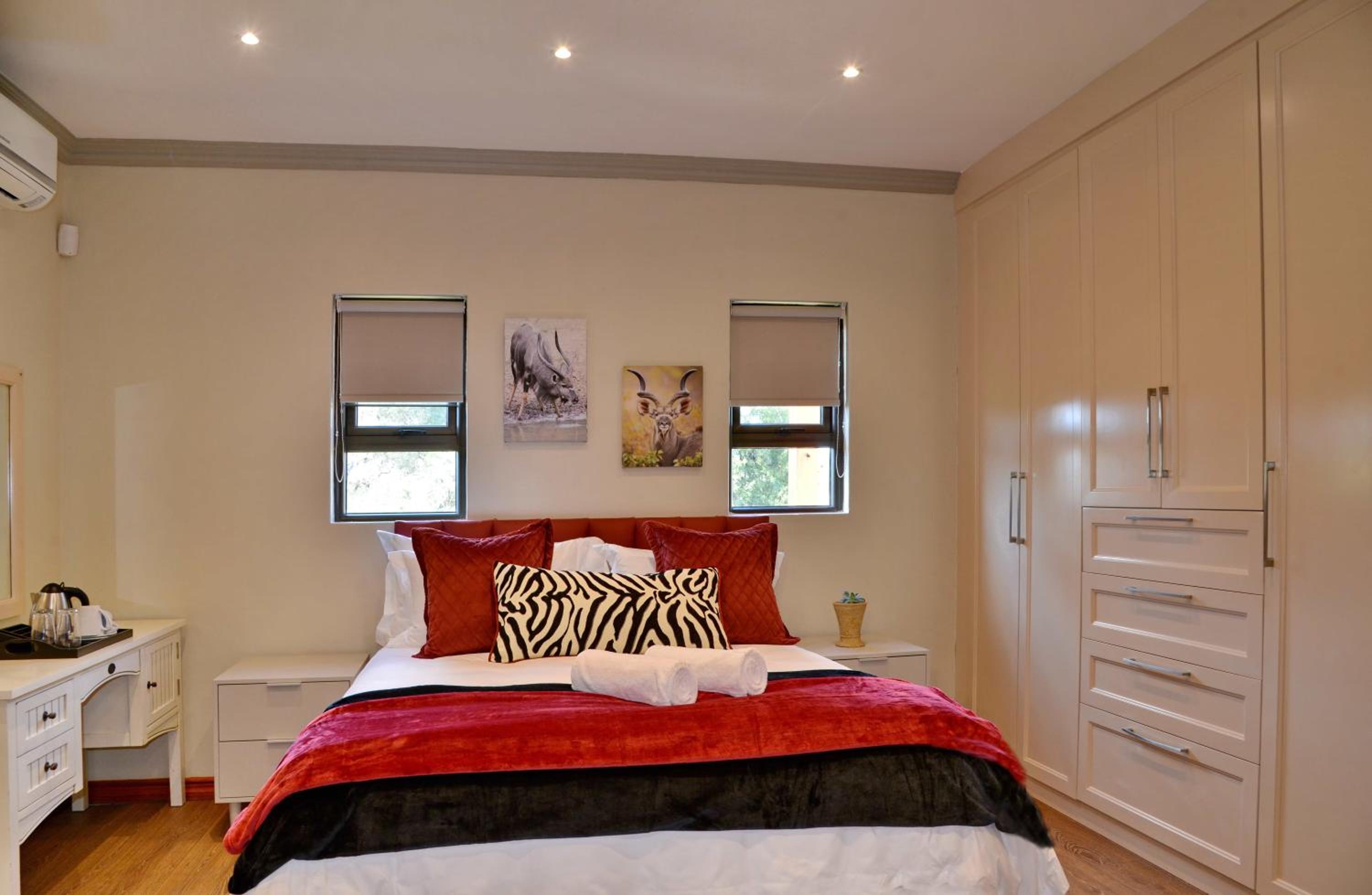 Deluxe Double Room - Photo 13