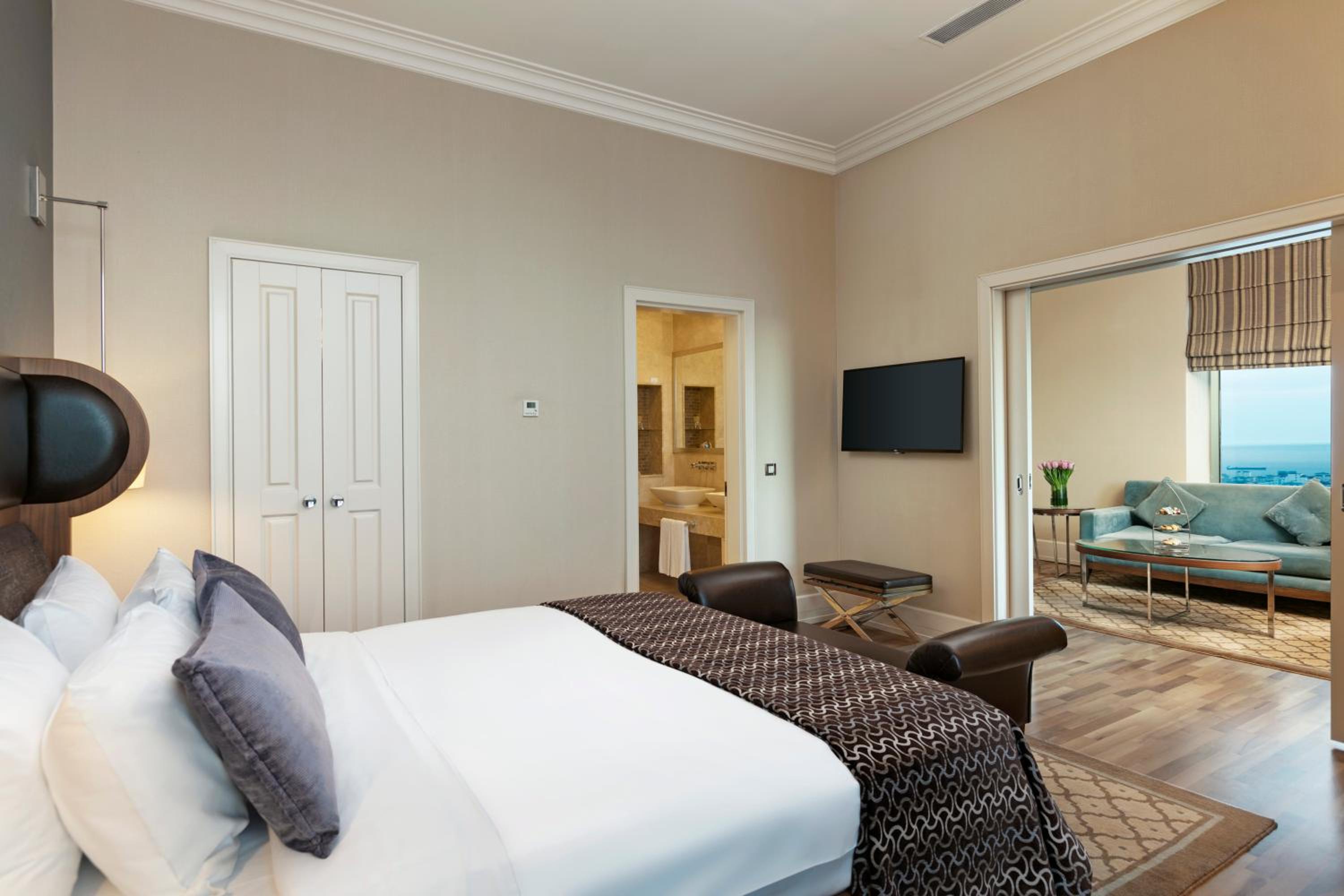 Premier Suite with Kitchenette photo 1