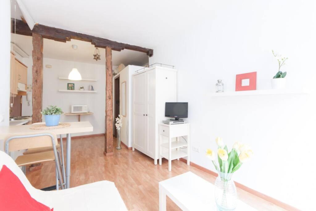 One-Bedroom Apartment - Photo 15