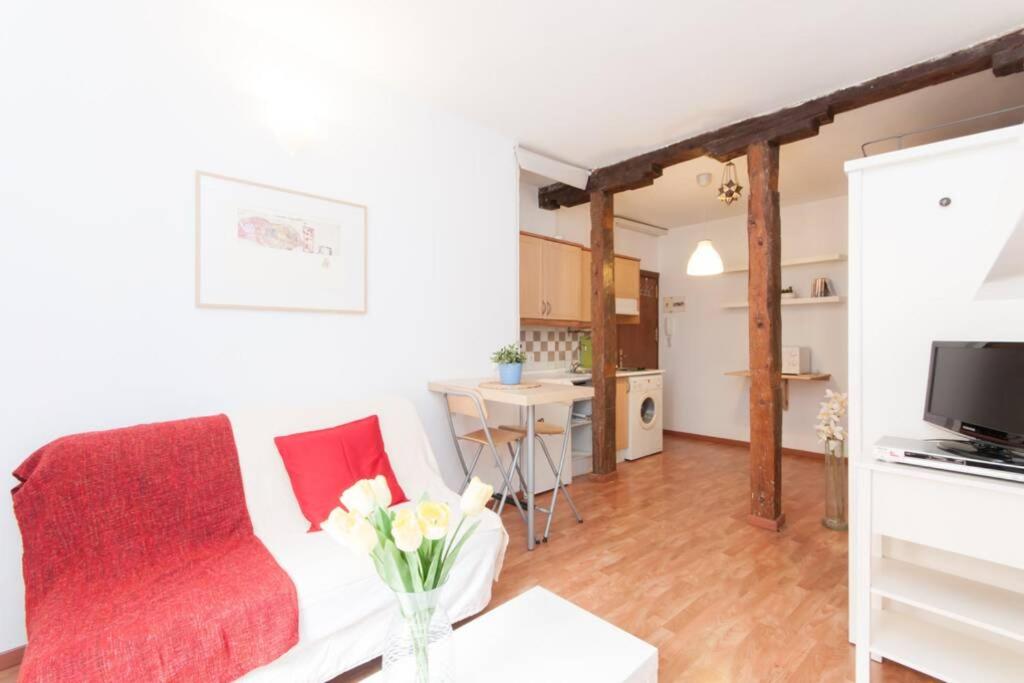 One-Bedroom Apartment - Photo 7