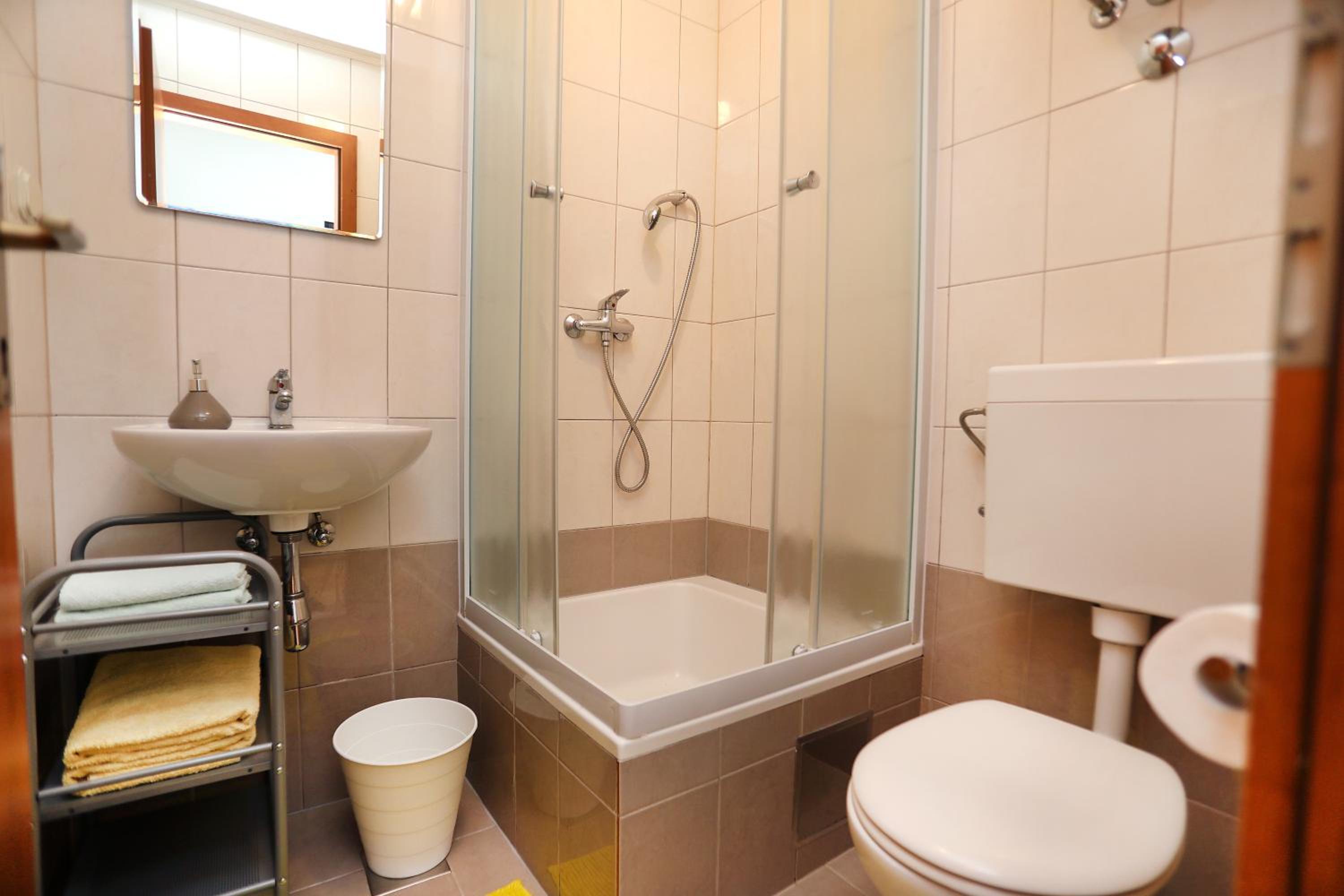 Standard Queen Room - Photo 4