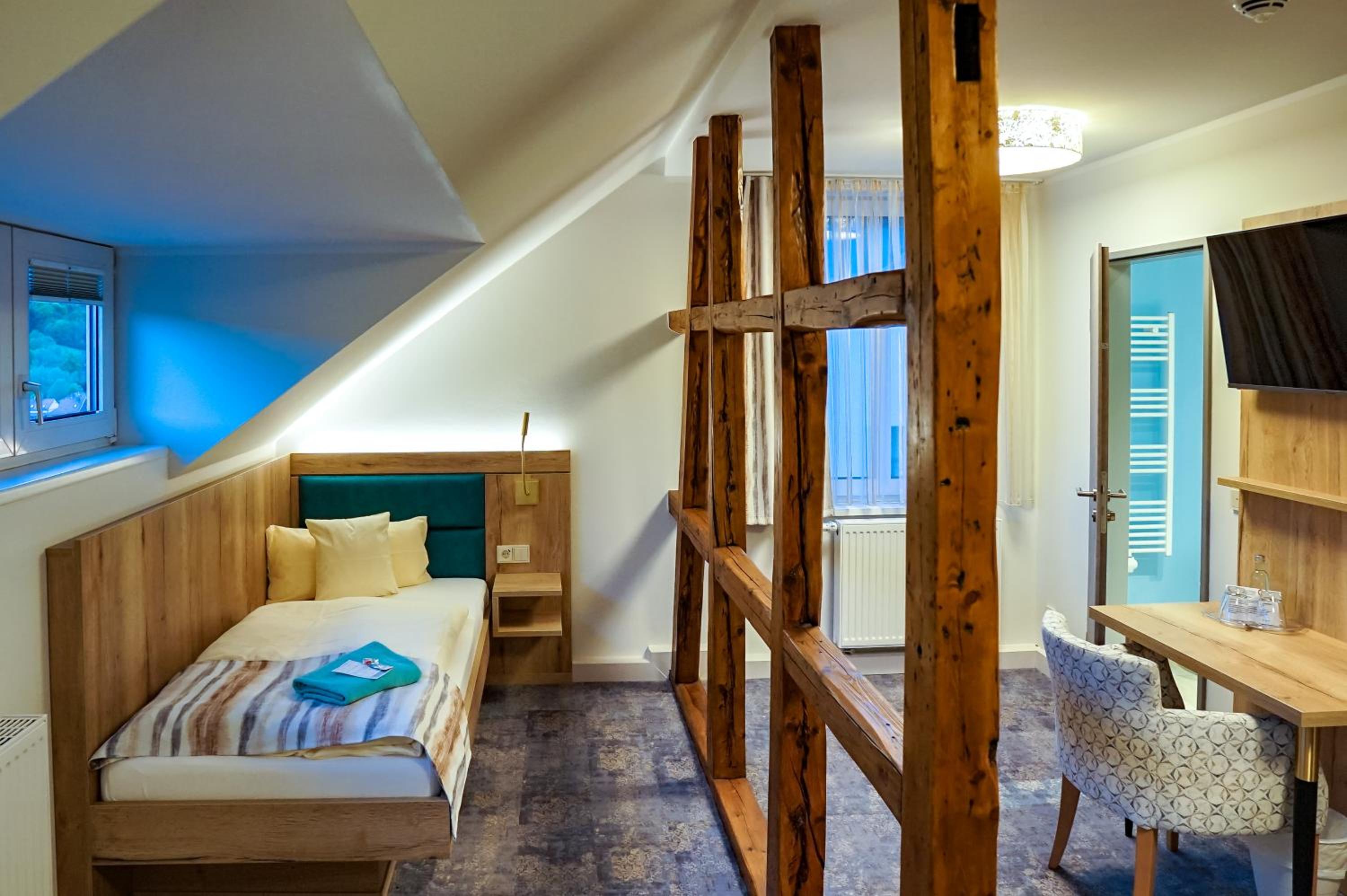 Deluxe Double or Twin Room photo 3
