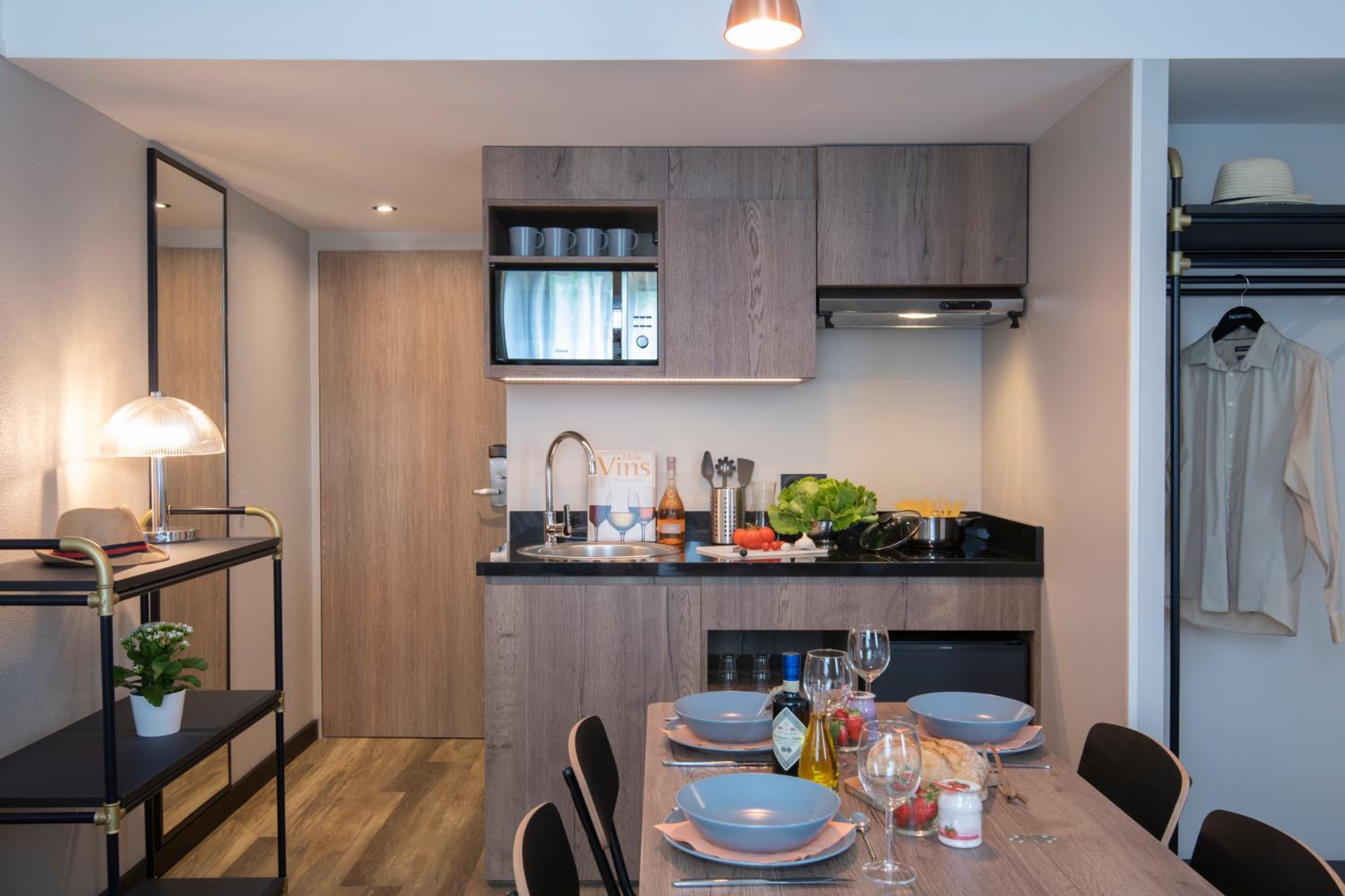 Studio with Kitchenette - One Double Bed and Sofabed - Photo 8