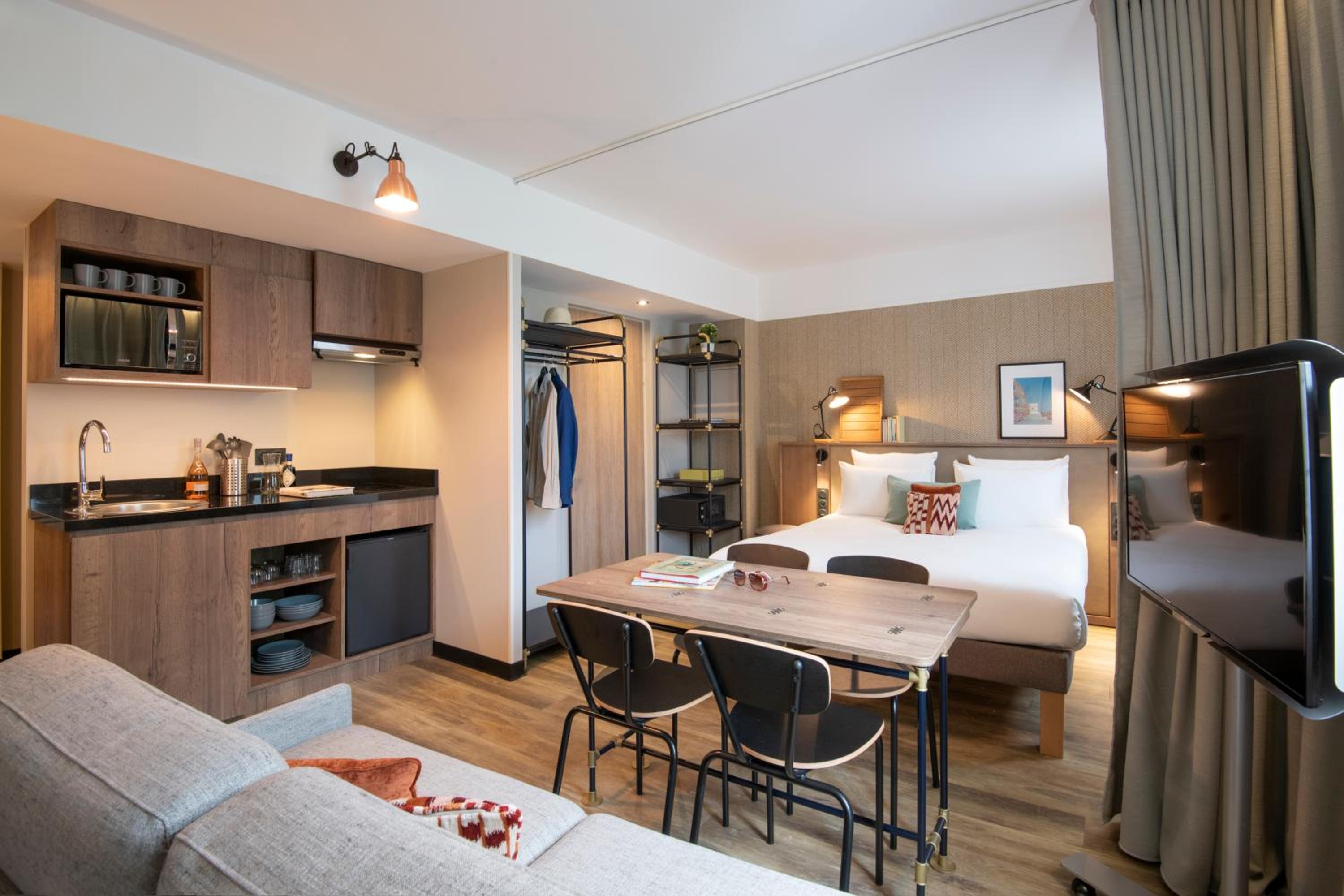 Studio with Kitchenette - One Double Bed and Sofabed - Photo 10