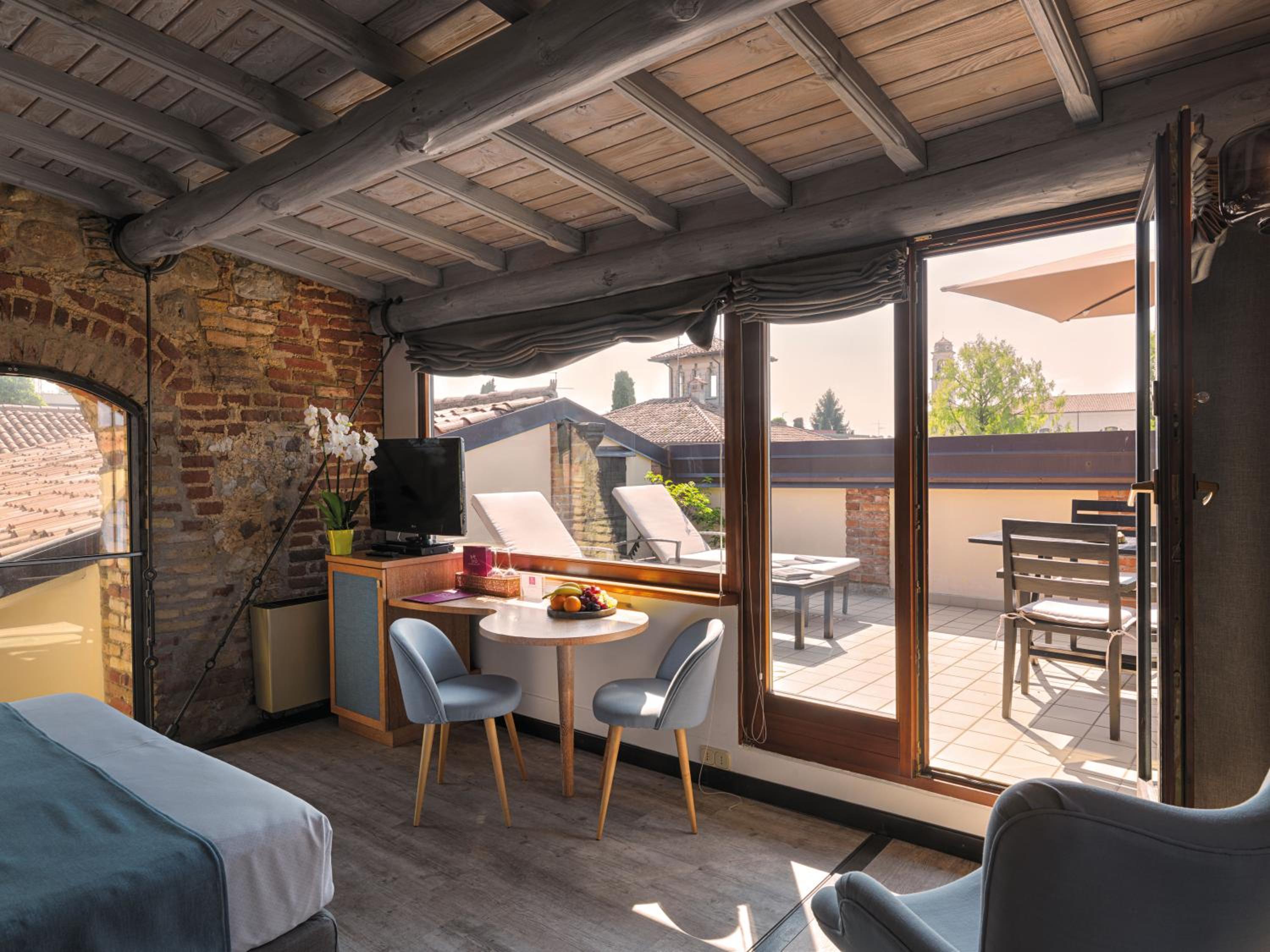 Suite with Terrace - Photo 2