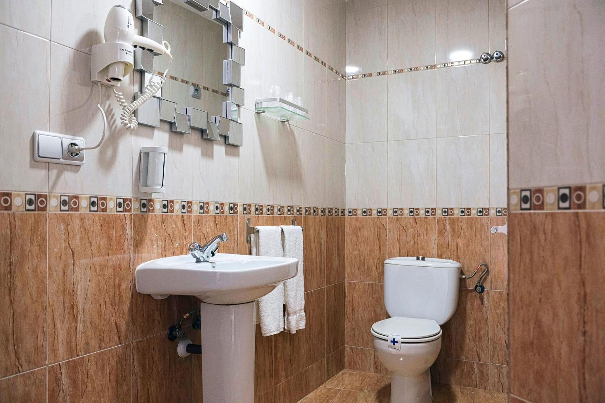 Triple Room with Private Bathroom photo 3