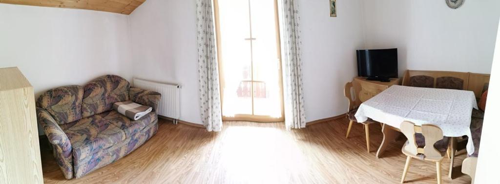 Apartment with Balcony photo 2