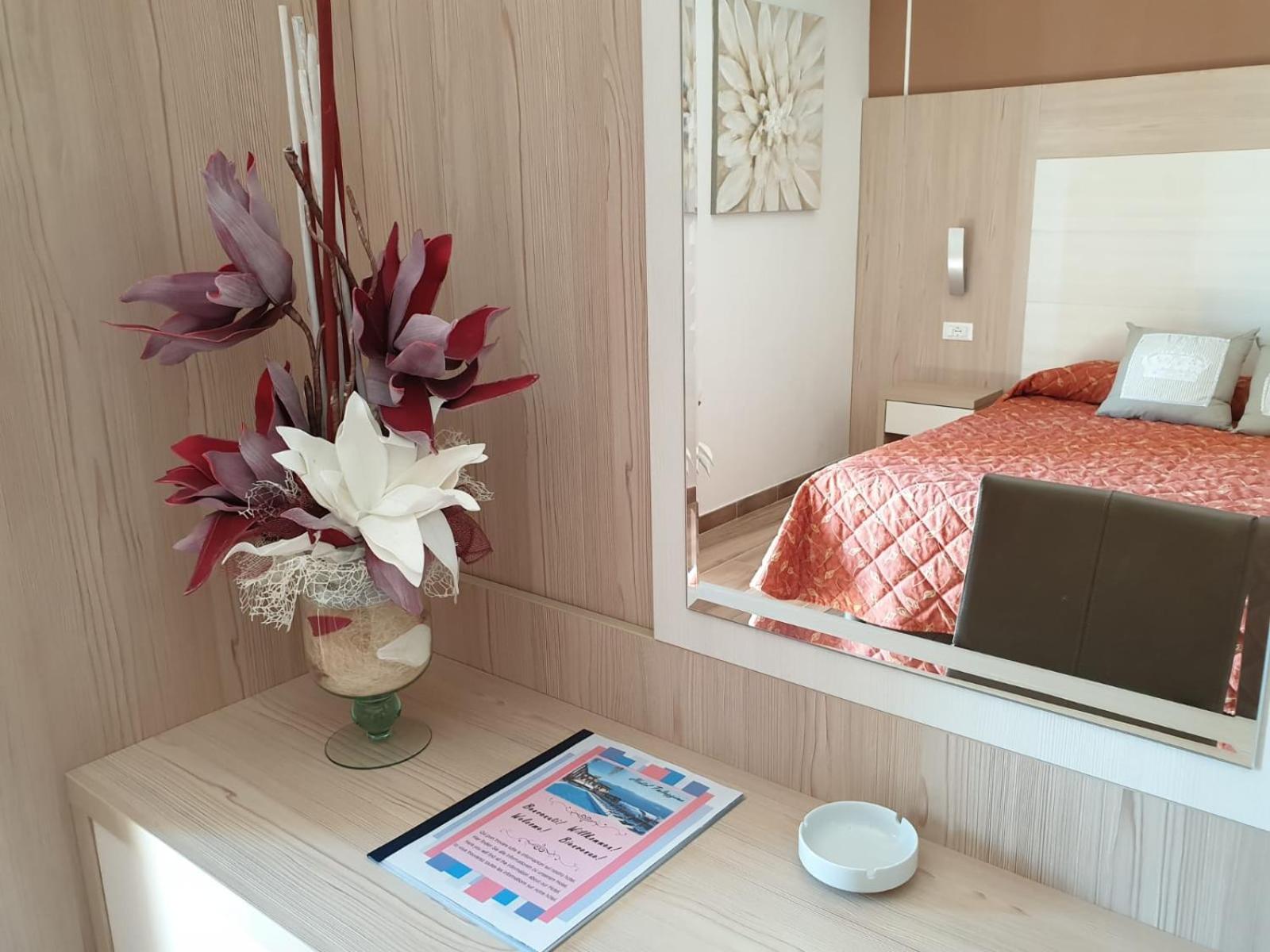 Superior Double Room with Balcony and Lake View - Photo 6