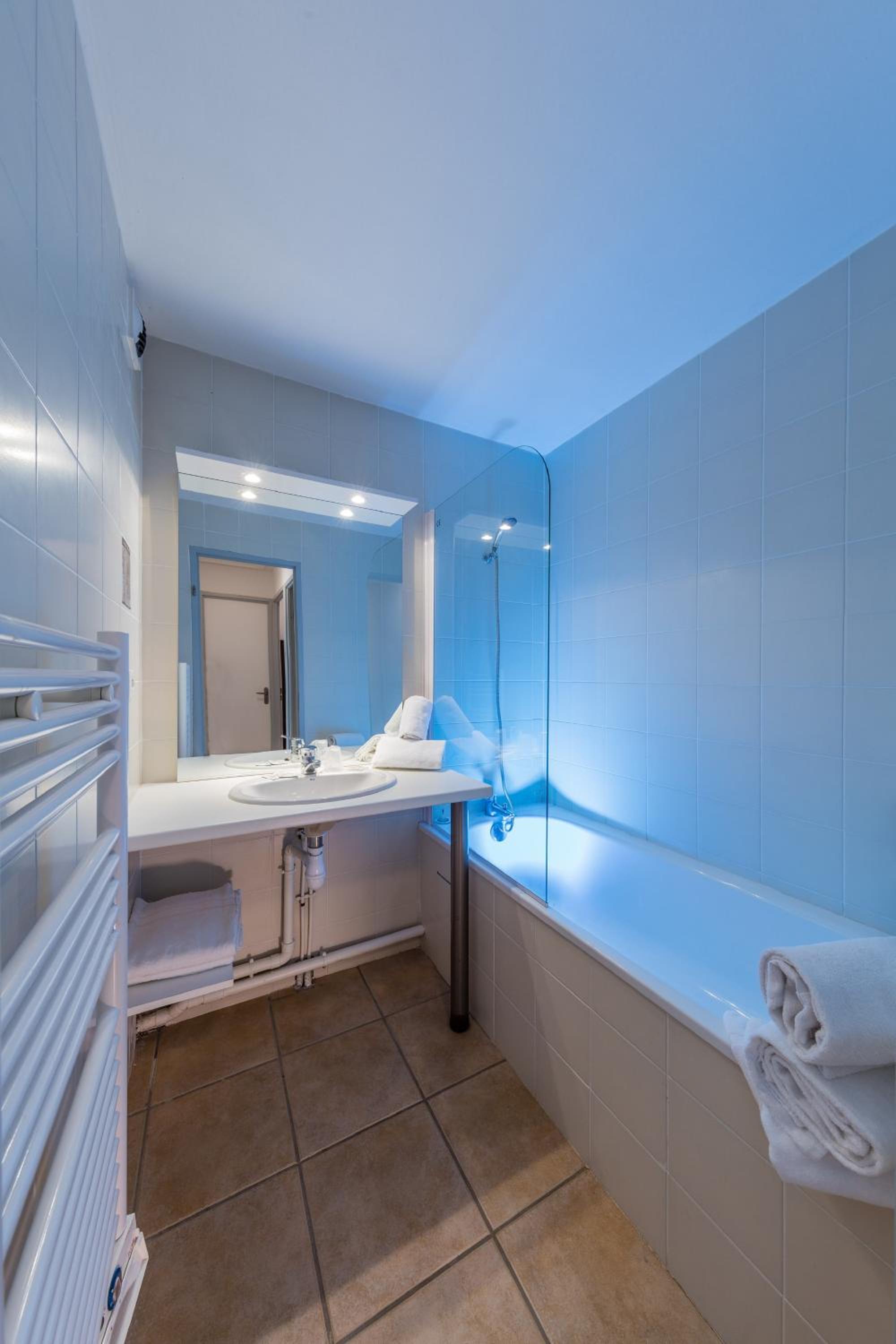Two-Bedroom Family Apartment - Photo 2