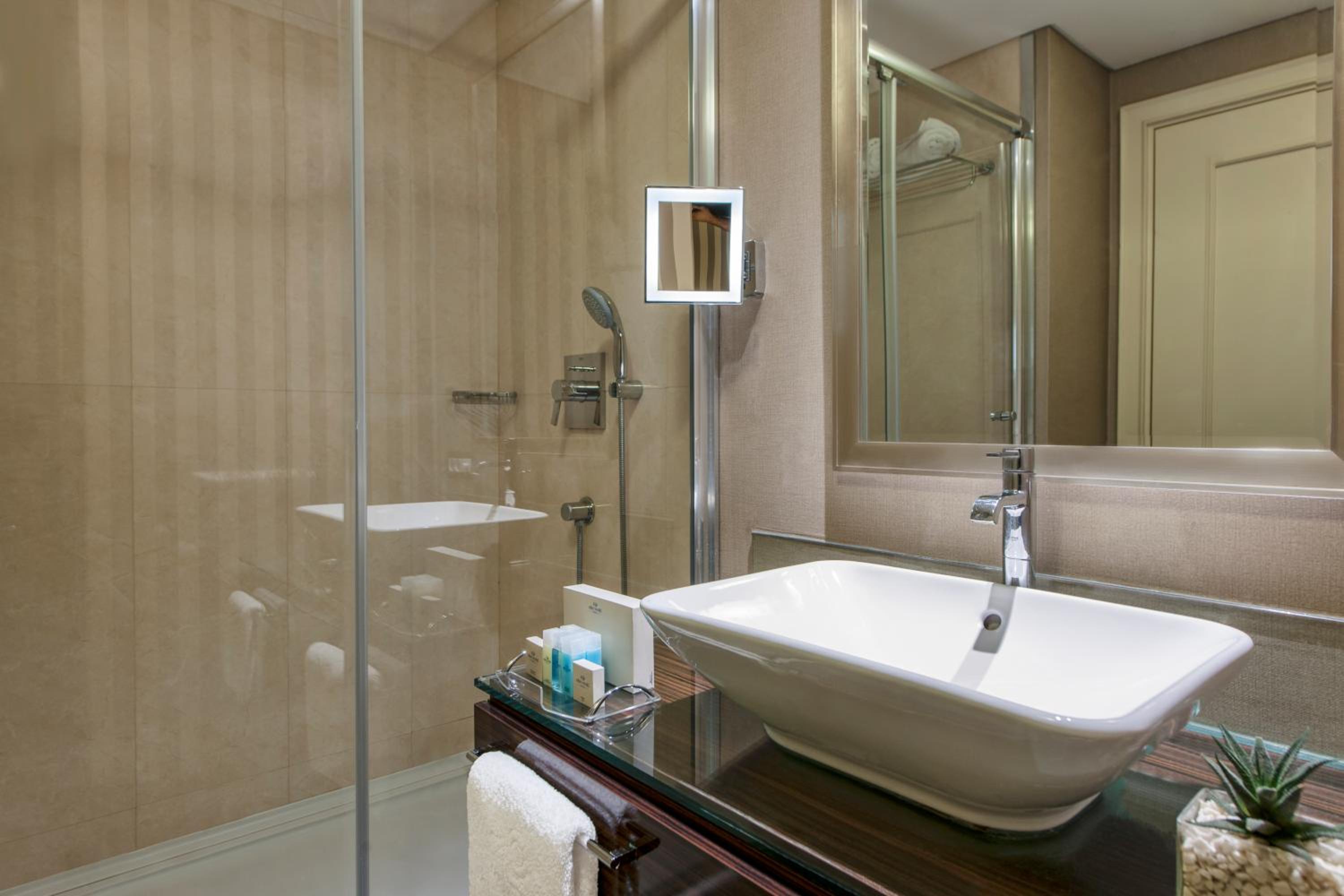 Premium Room with 2 single beds photo 2