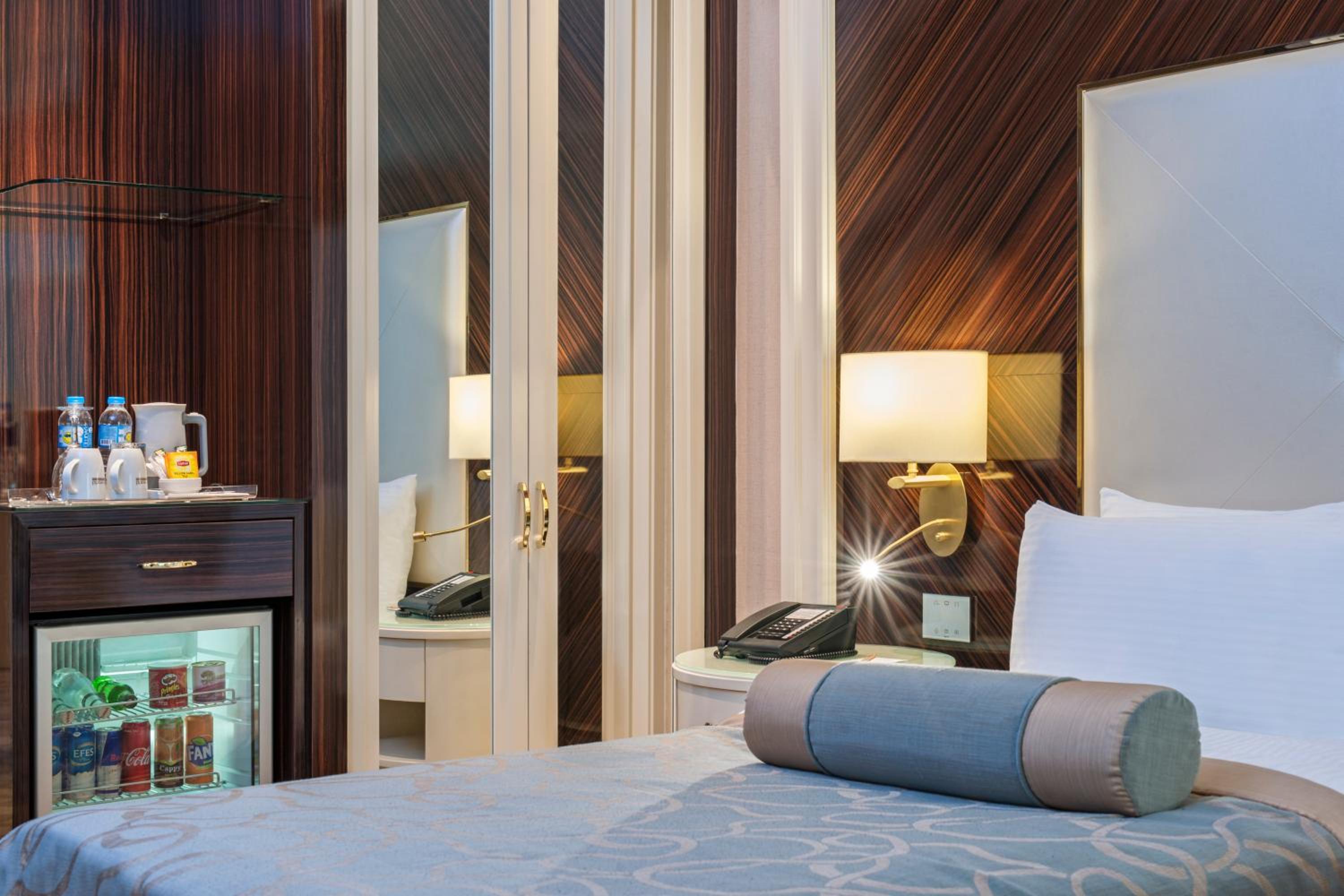 Premium Room with 2 single beds photo 3