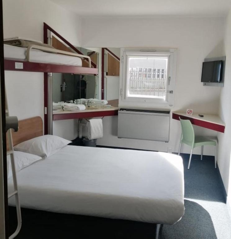 Standard Triple Room - Photo 7