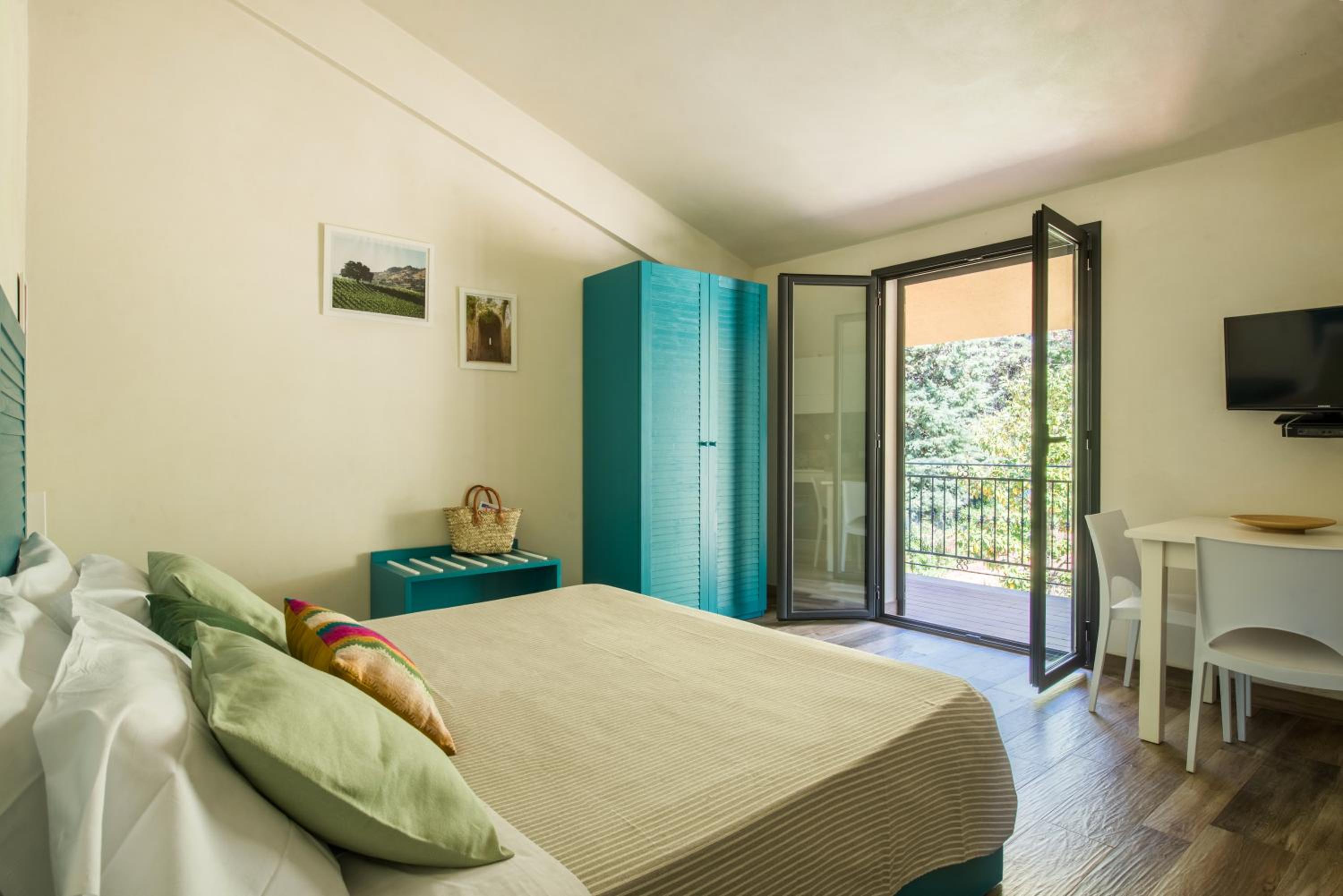Studio Apartment photo 2